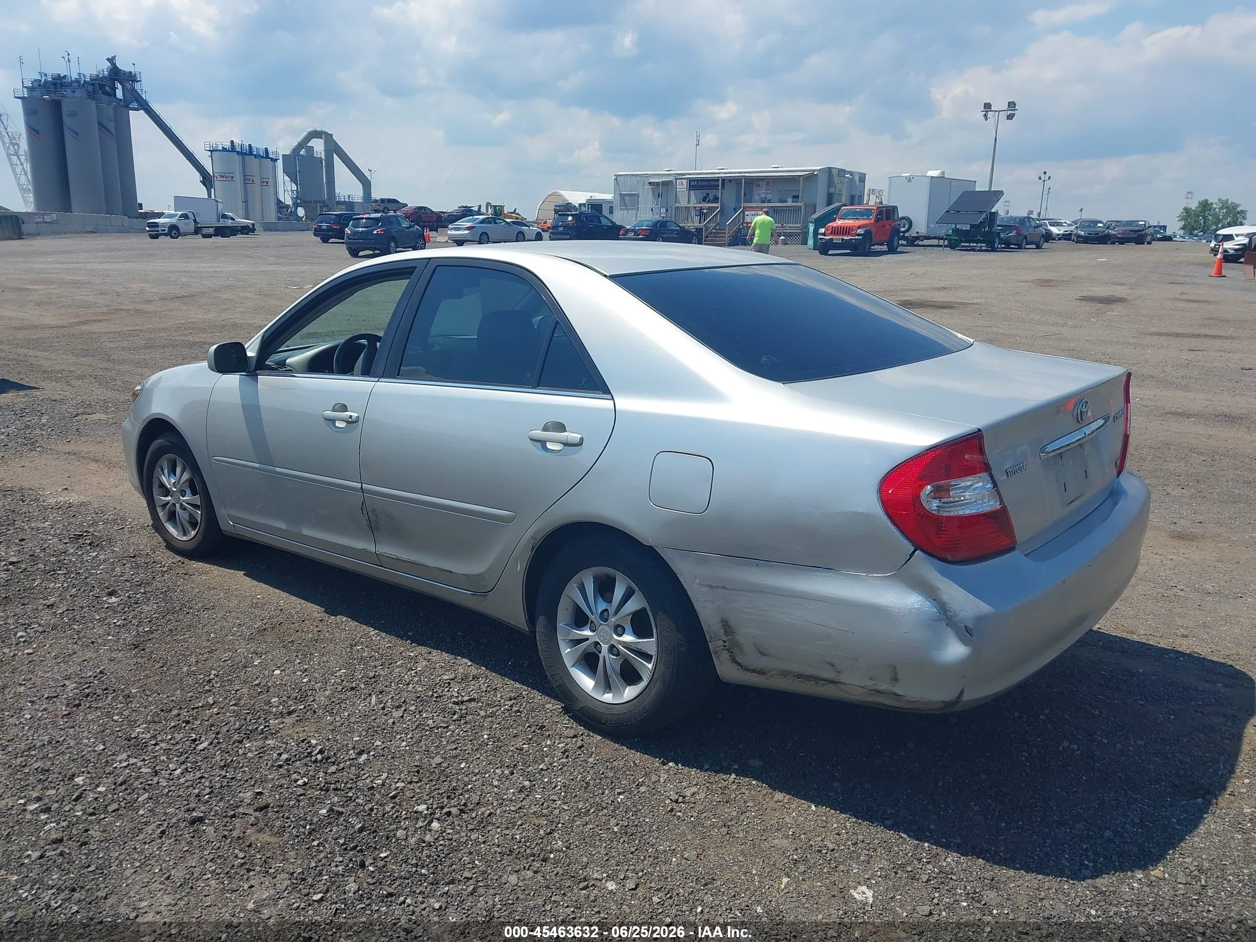 2004 Toyota Camry Le V6 Серебряный vin: 4T1BF32K04U570825