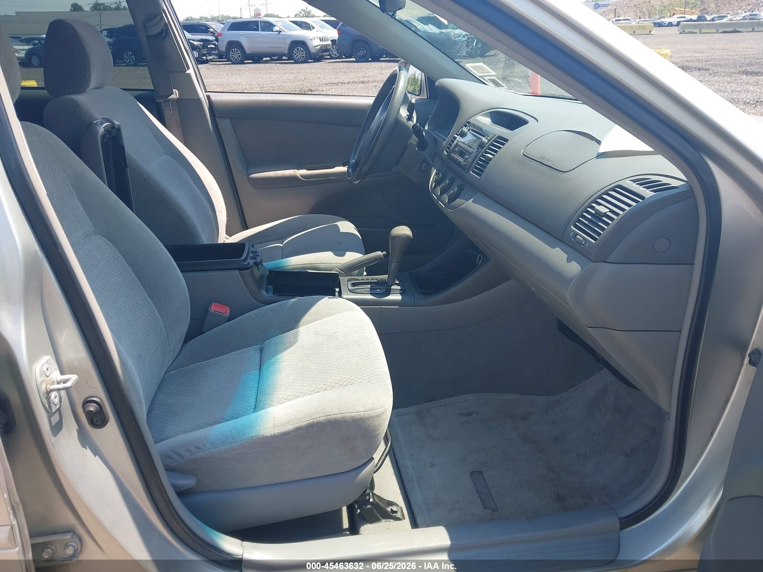 2004 Toyota Camry Le V6 Серебряный vin: 4T1BF32K04U570825