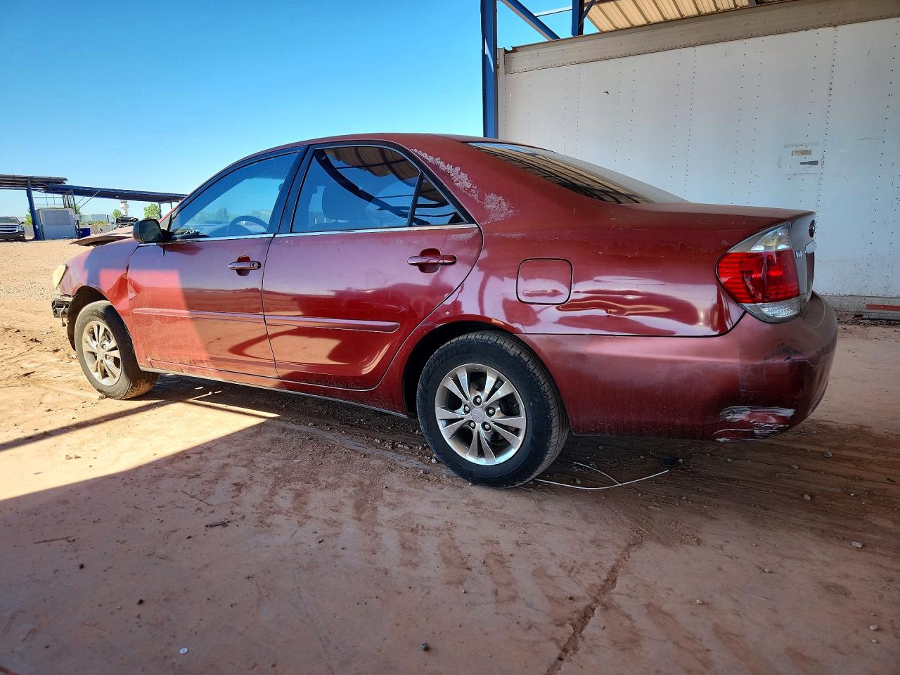 2005 Toyota Camry Le V6 Red vin: 4T1BF32K05U094982