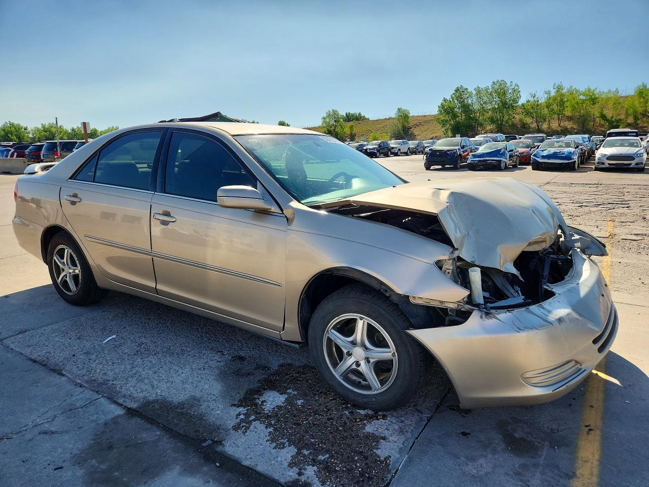 2002 Toyota Camry Le V6 Золотой vin: 4T1BF32K12U012141