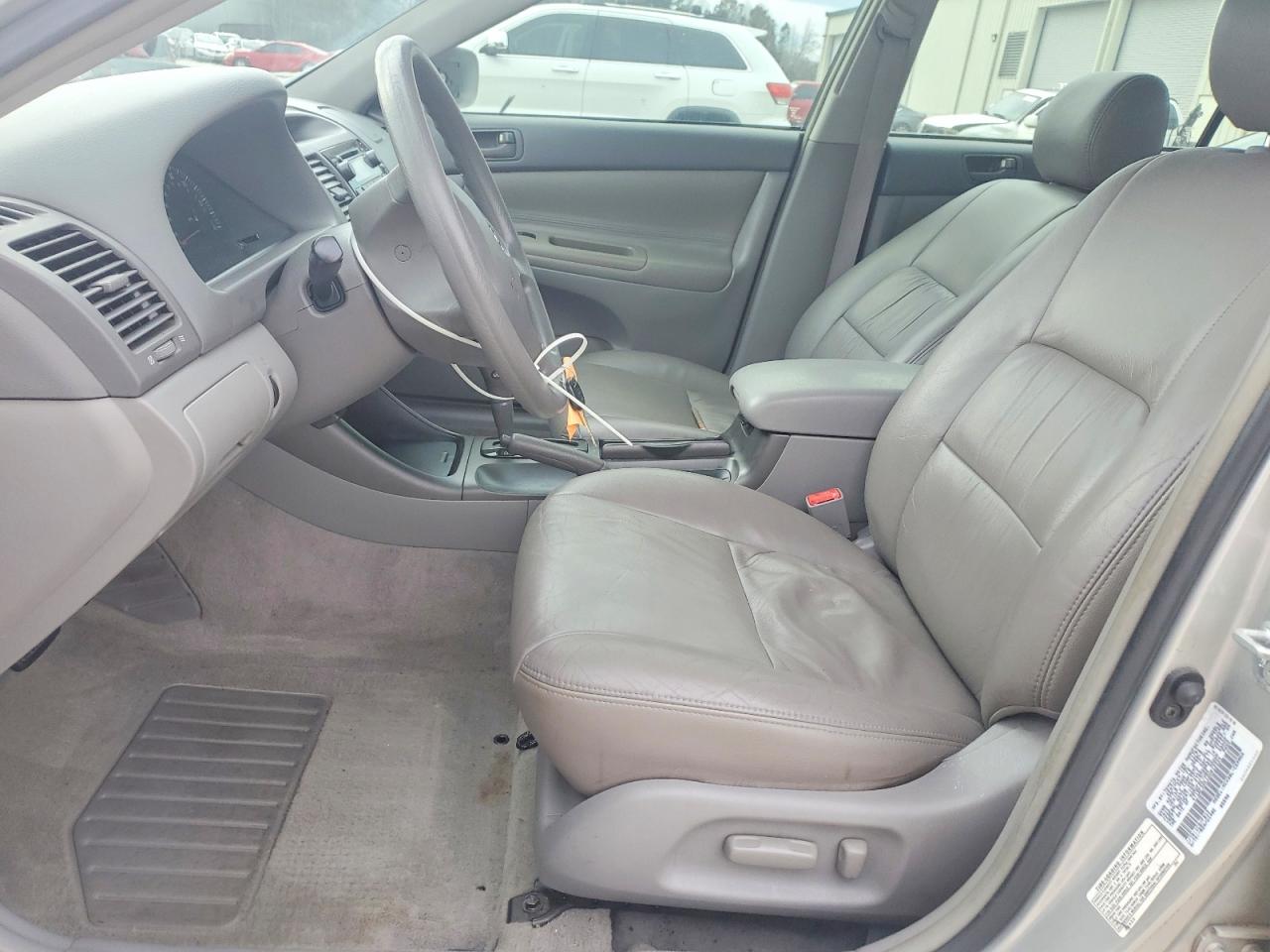 2002 Toyota Camry Le Серый vin: 4T1BF32K12U012334