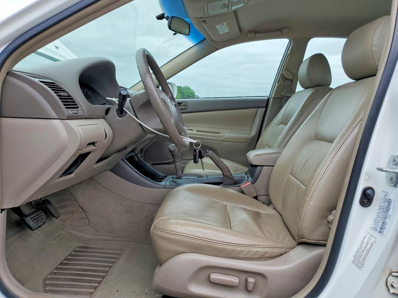 2002 Toyota Camry Le V6 White vin: 4T1BF32K12U019719