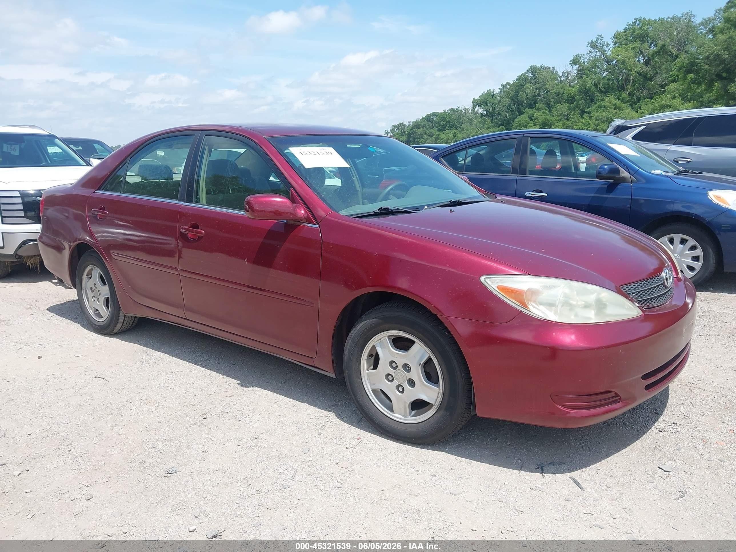 2003 Toyota Camry Le V6 Red vin: 4T1BF32K13U038515