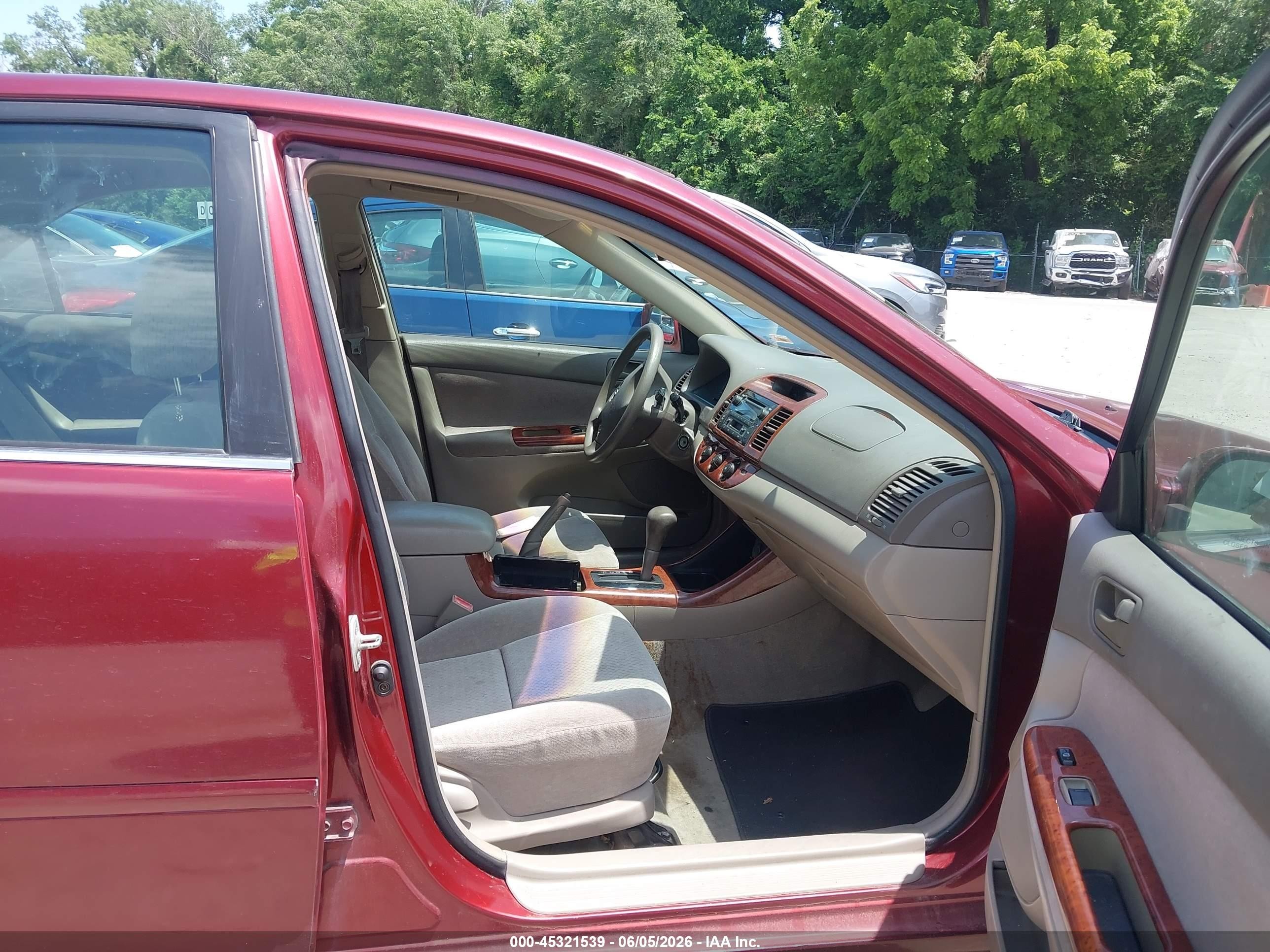 2003 Toyota Camry Le V6 Red vin: 4T1BF32K13U038515