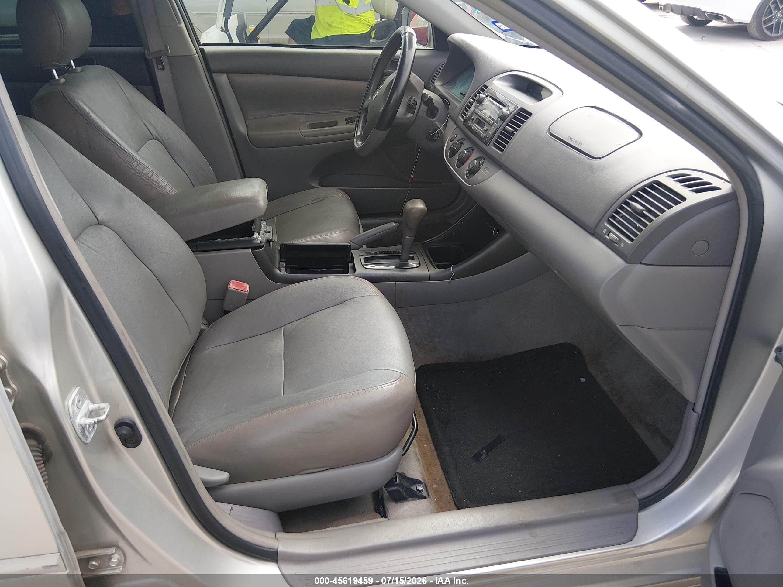2004 Toyota Camry Le V6 Silver vin: 4T1BF32K14U586208