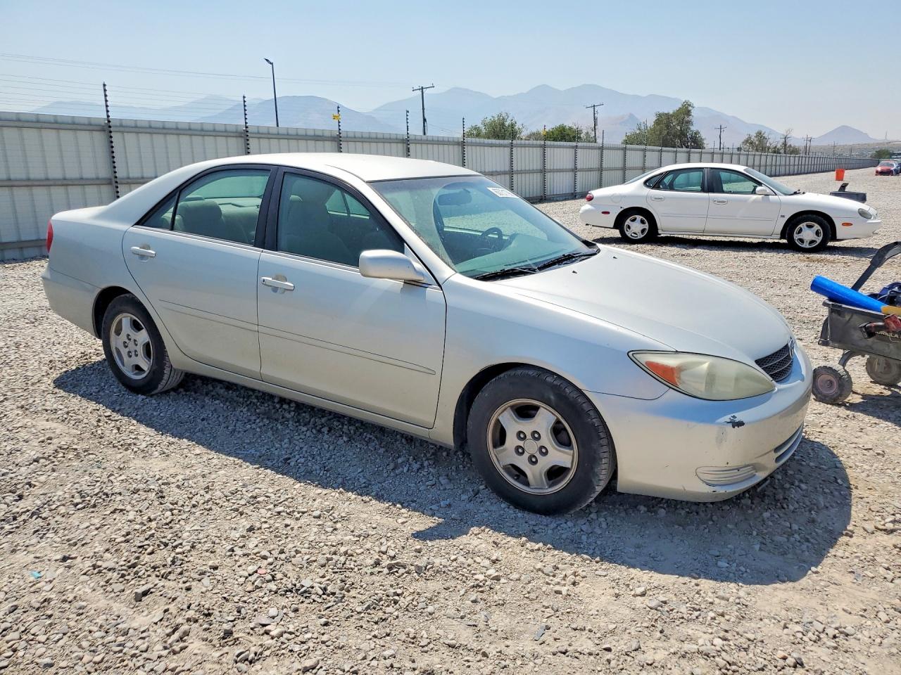 2002 Toyota Camry Le V6 Silver vin: 4T1BF32K22U020698