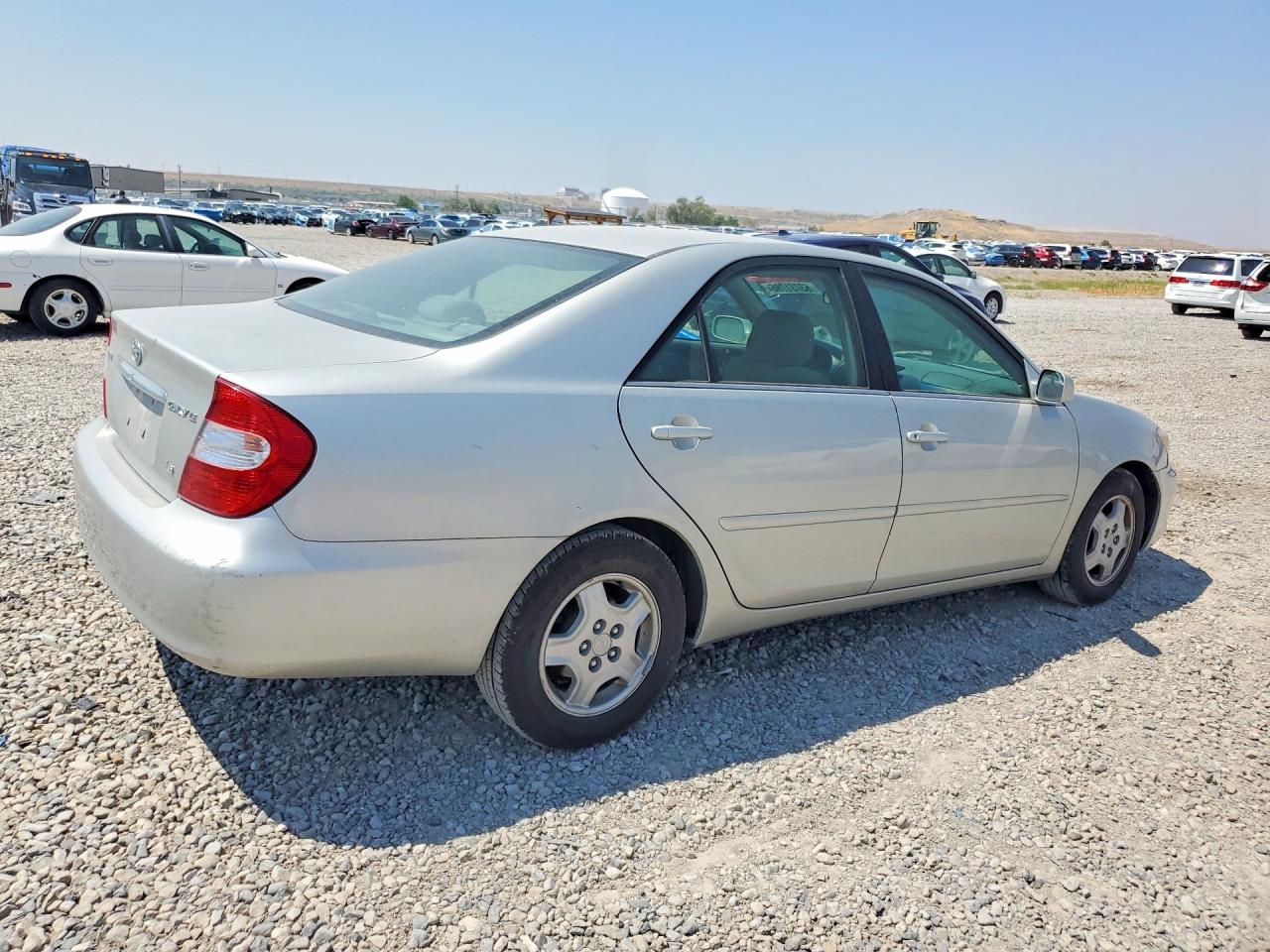 2002 Toyota Camry Le V6 Silver vin: 4T1BF32K22U020698