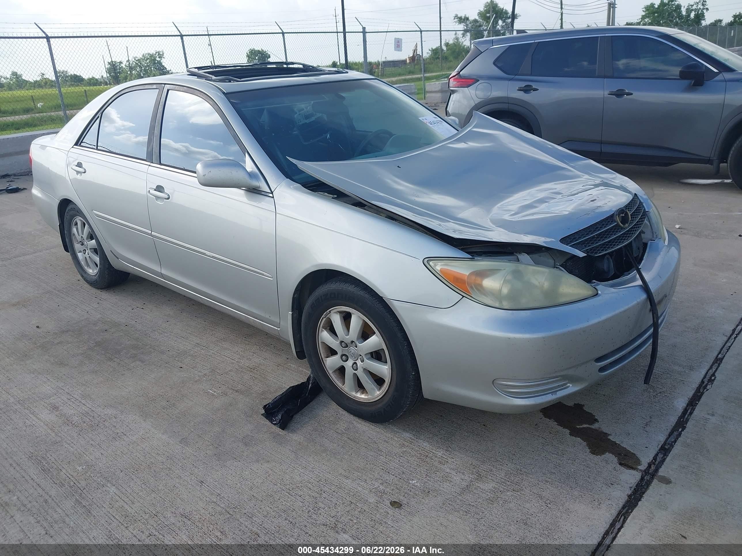 2002 Toyota Camry Xle Silver vin: 4T1BF32K22U026310