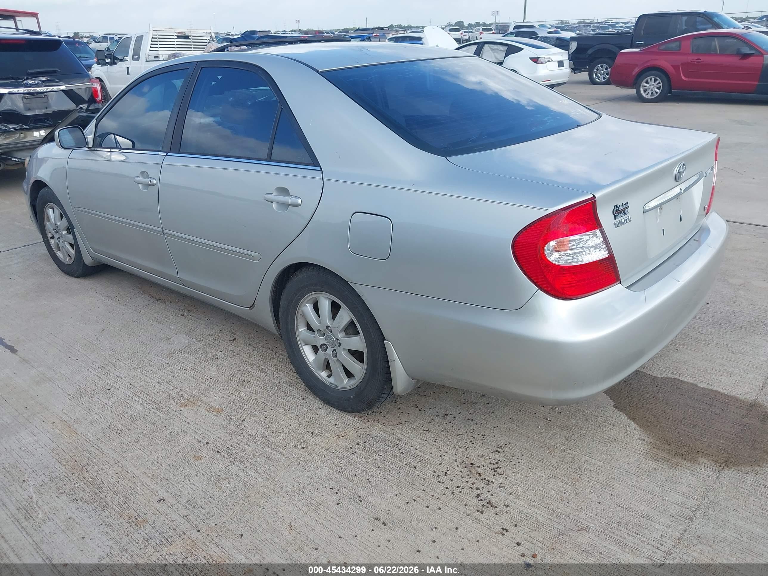 2002 Toyota Camry Xle Silver vin: 4T1BF32K22U026310