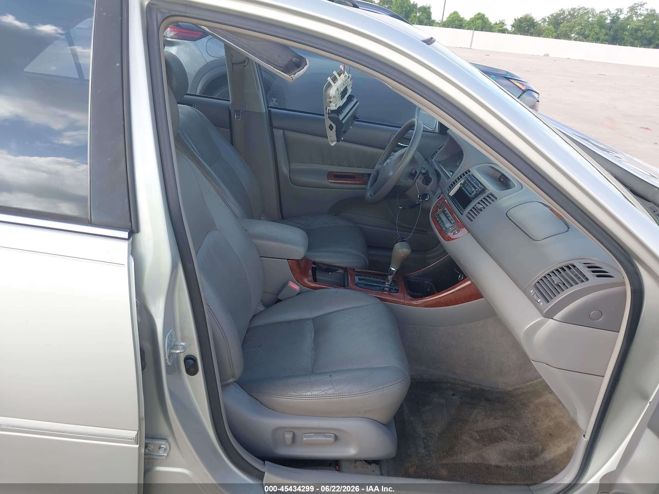 2002 Toyota Camry Xle Silver vin: 4T1BF32K22U026310