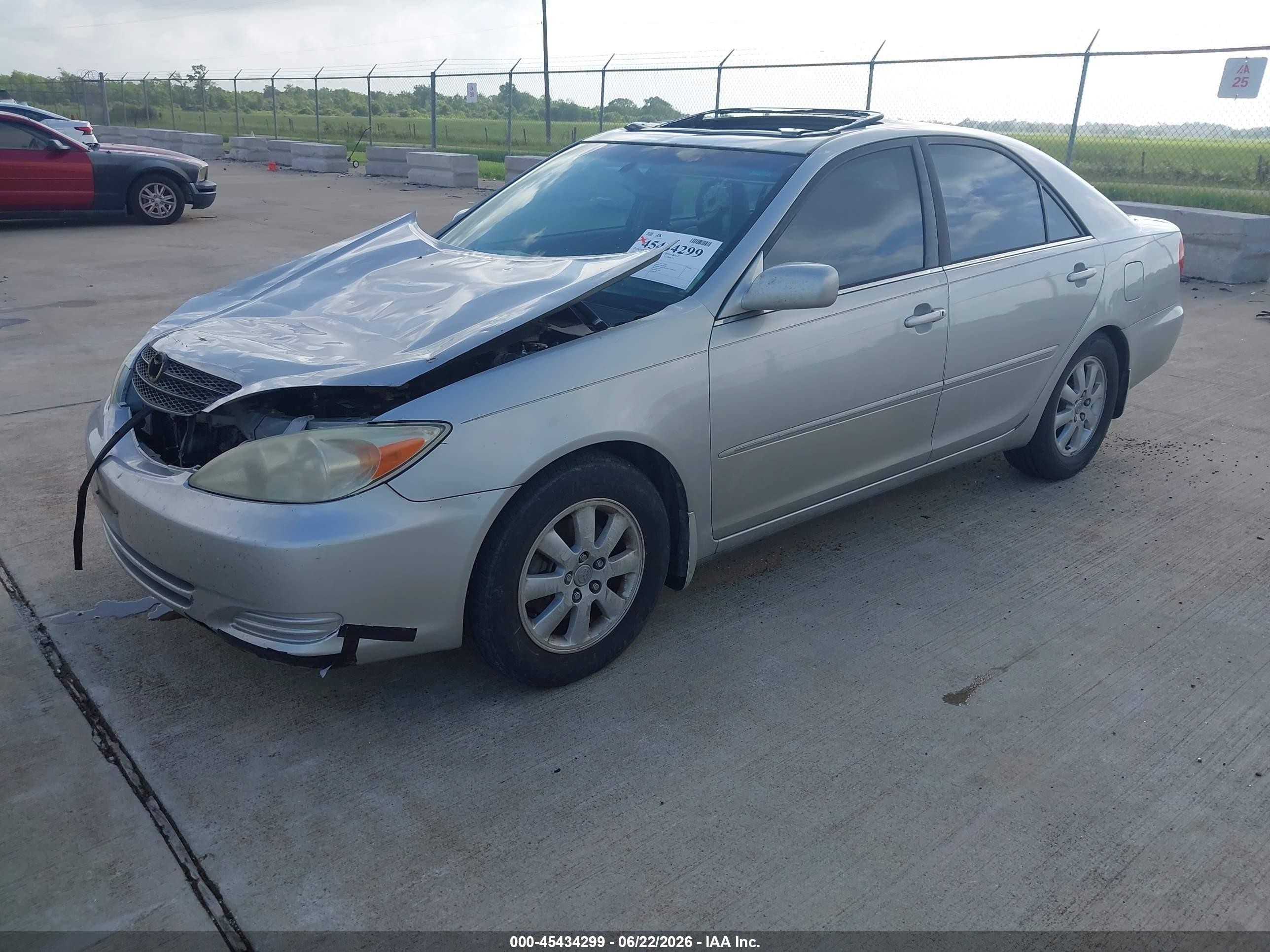 2002 Toyota Camry Xle Silver vin: 4T1BF32K22U026310