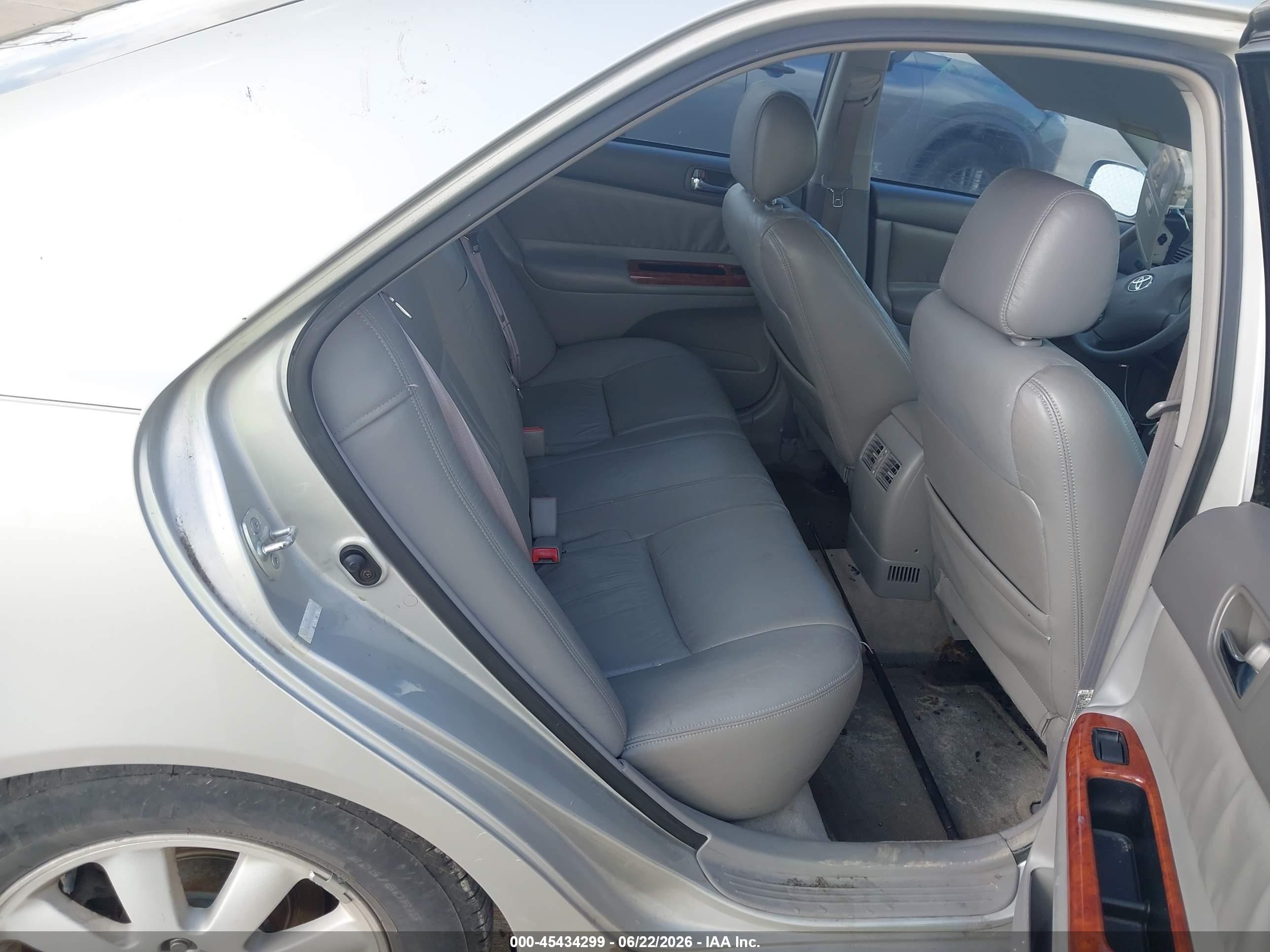 2002 Toyota Camry Xle Silver vin: 4T1BF32K22U026310