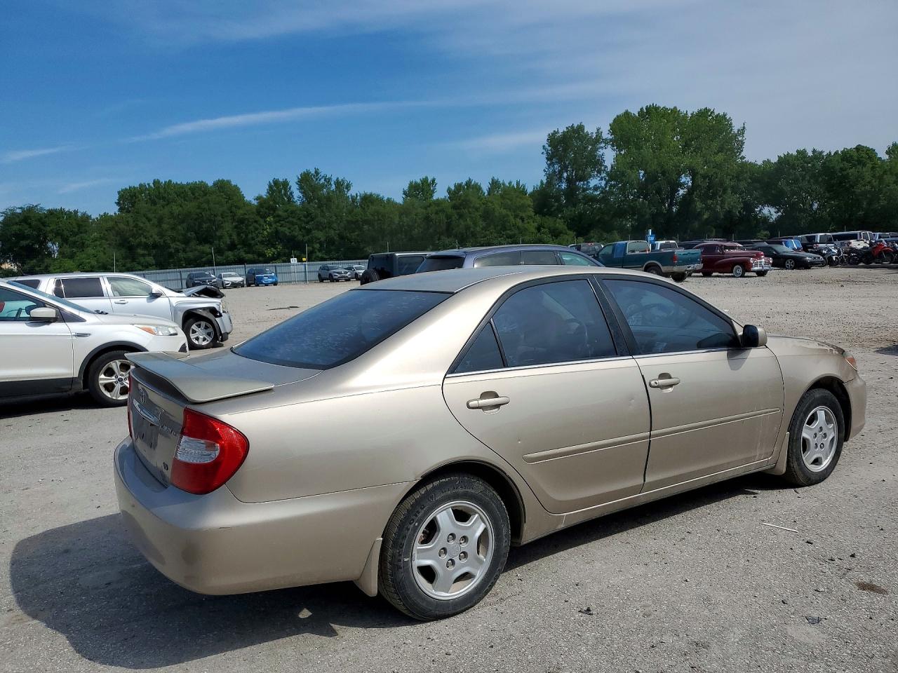 2002 Toyota Camry Le V6 Золотой vin: 4T1BF32K22U508887