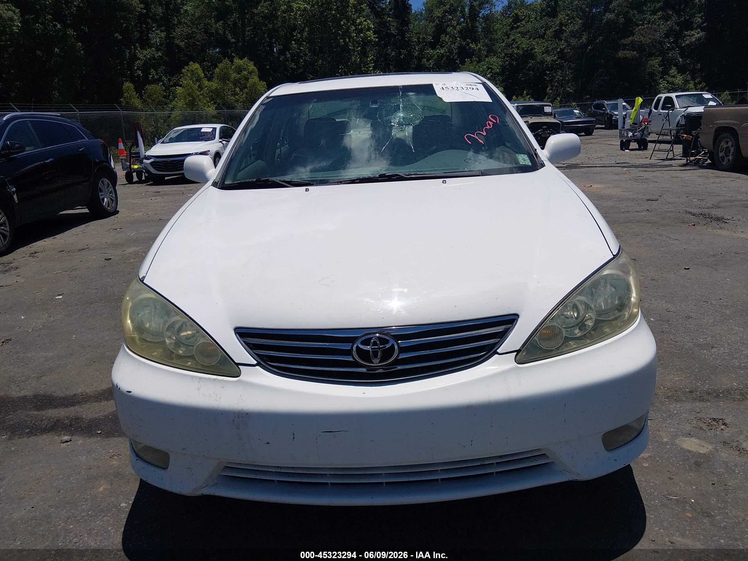 2005 Toyota Camry Xle V6 White vin: 4T1BF32K25U090027