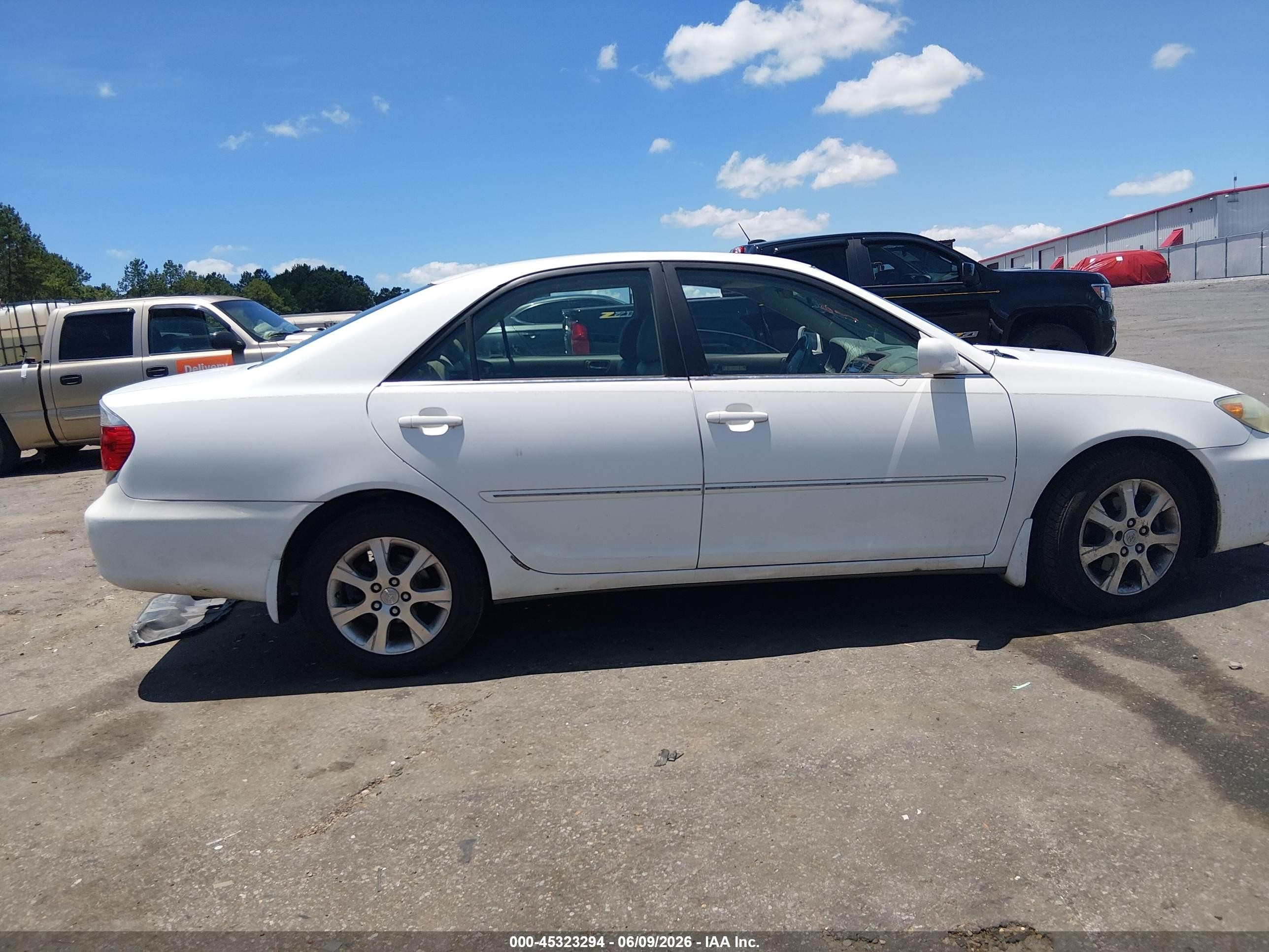 2005 Toyota Camry Xle V6 White vin: 4T1BF32K25U090027