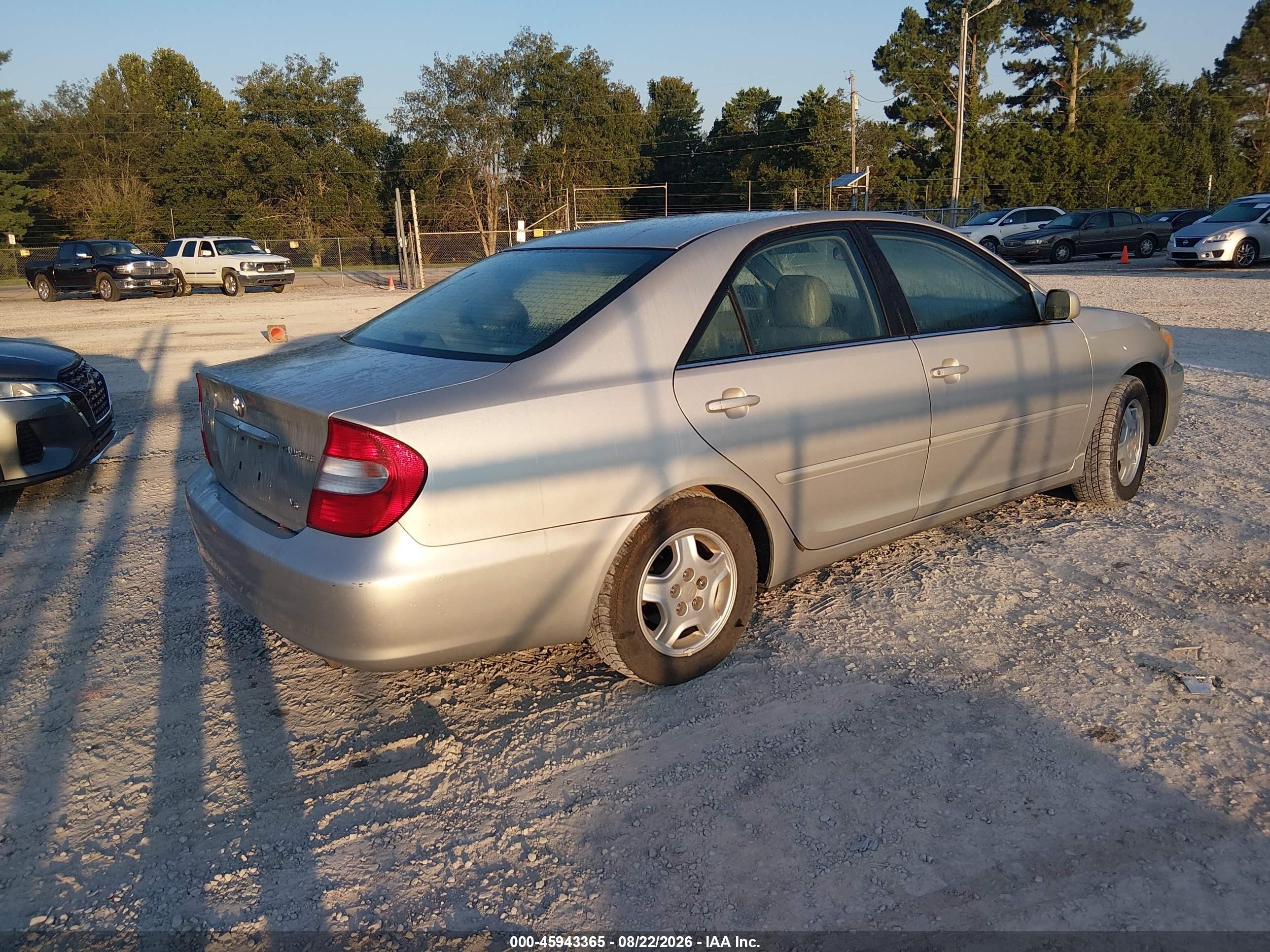 2002 Toyota Camry Le Silver vin: 4T1BF32K32U010293