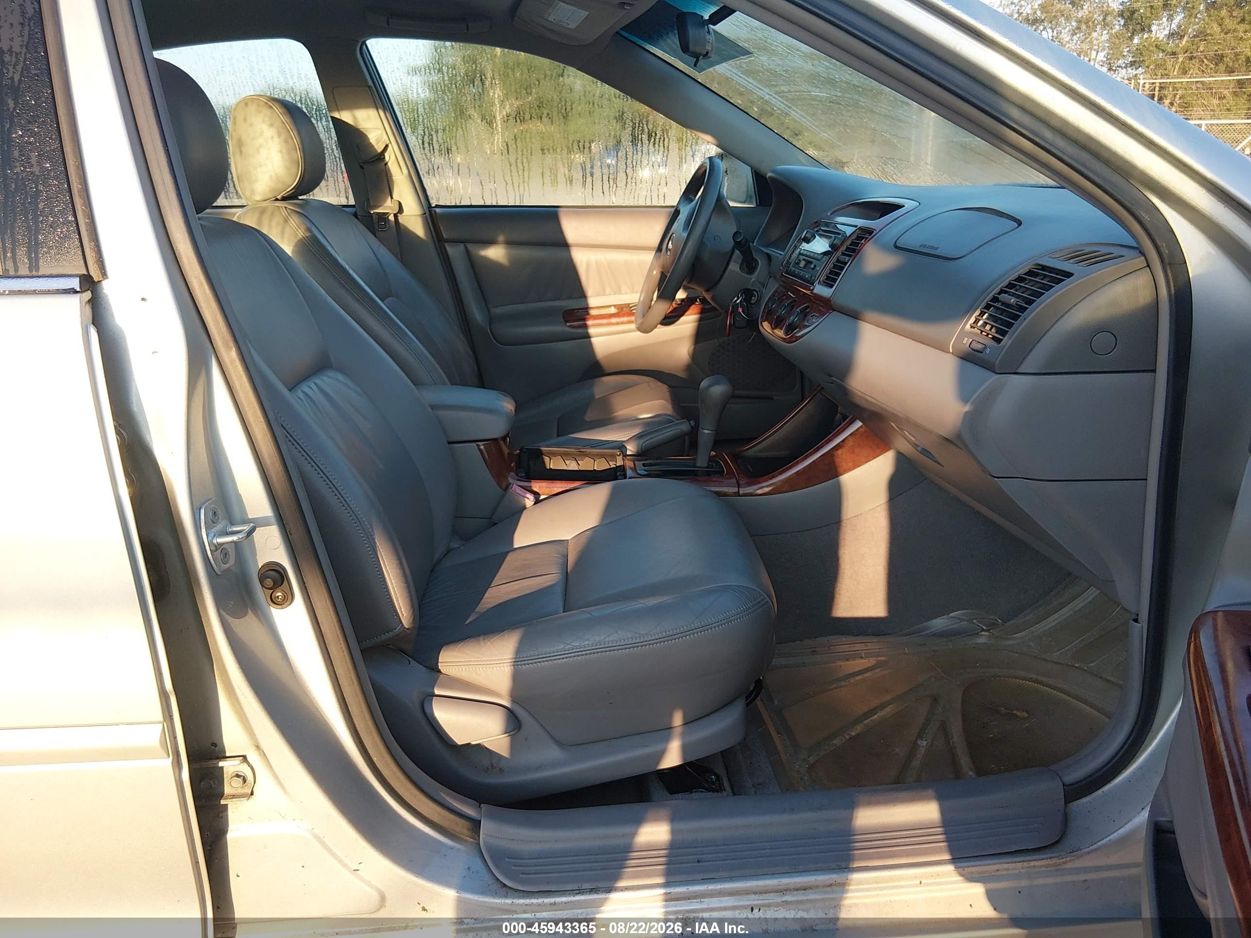 2002 Toyota Camry Le Silver vin: 4T1BF32K32U010293
