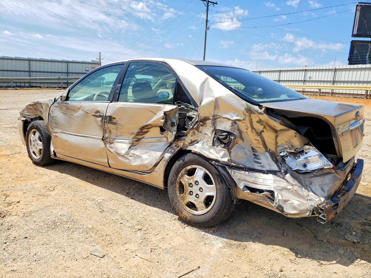 2002 Toyota Camry Le V6 Gold vin: 4T1BF32K32U023416