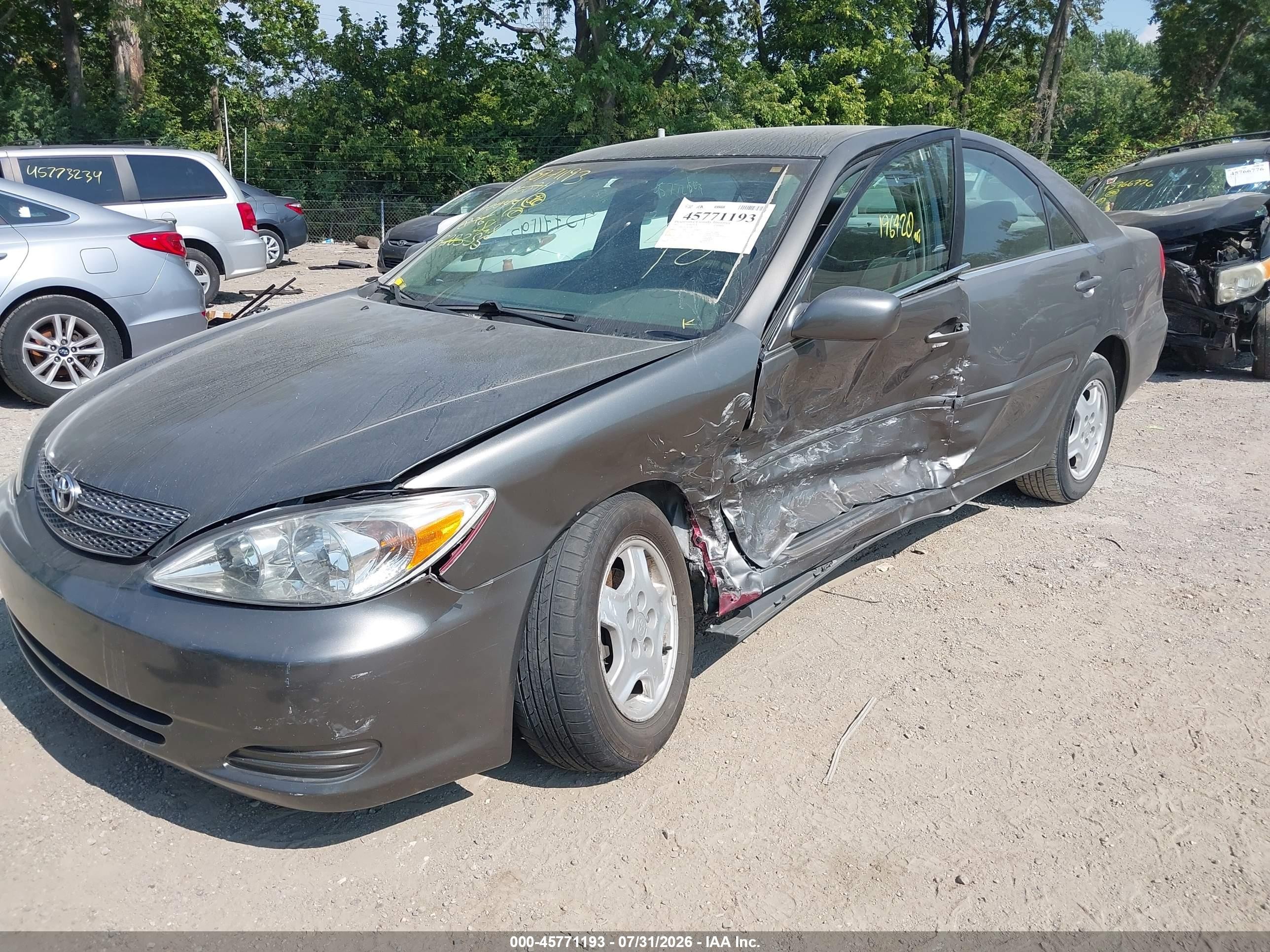 2002 Toyota Camry Le Gray vin: 4T1BF32K32U528355