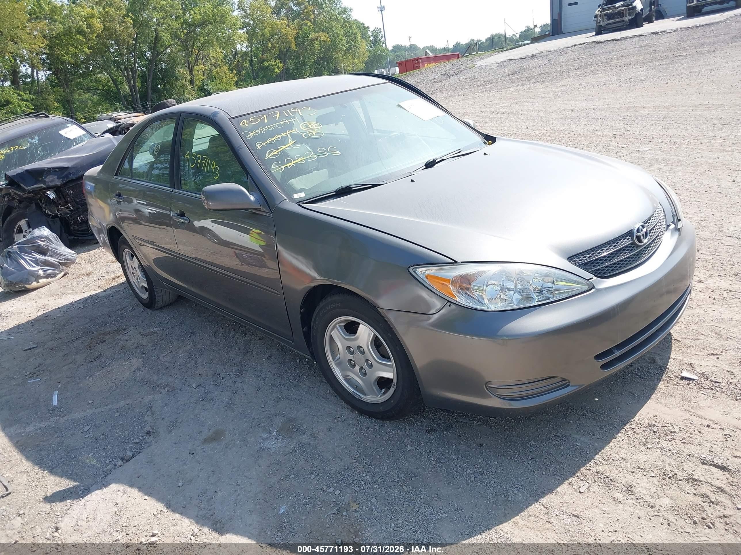 2002 Toyota Camry Le Gray vin: 4T1BF32K32U528355