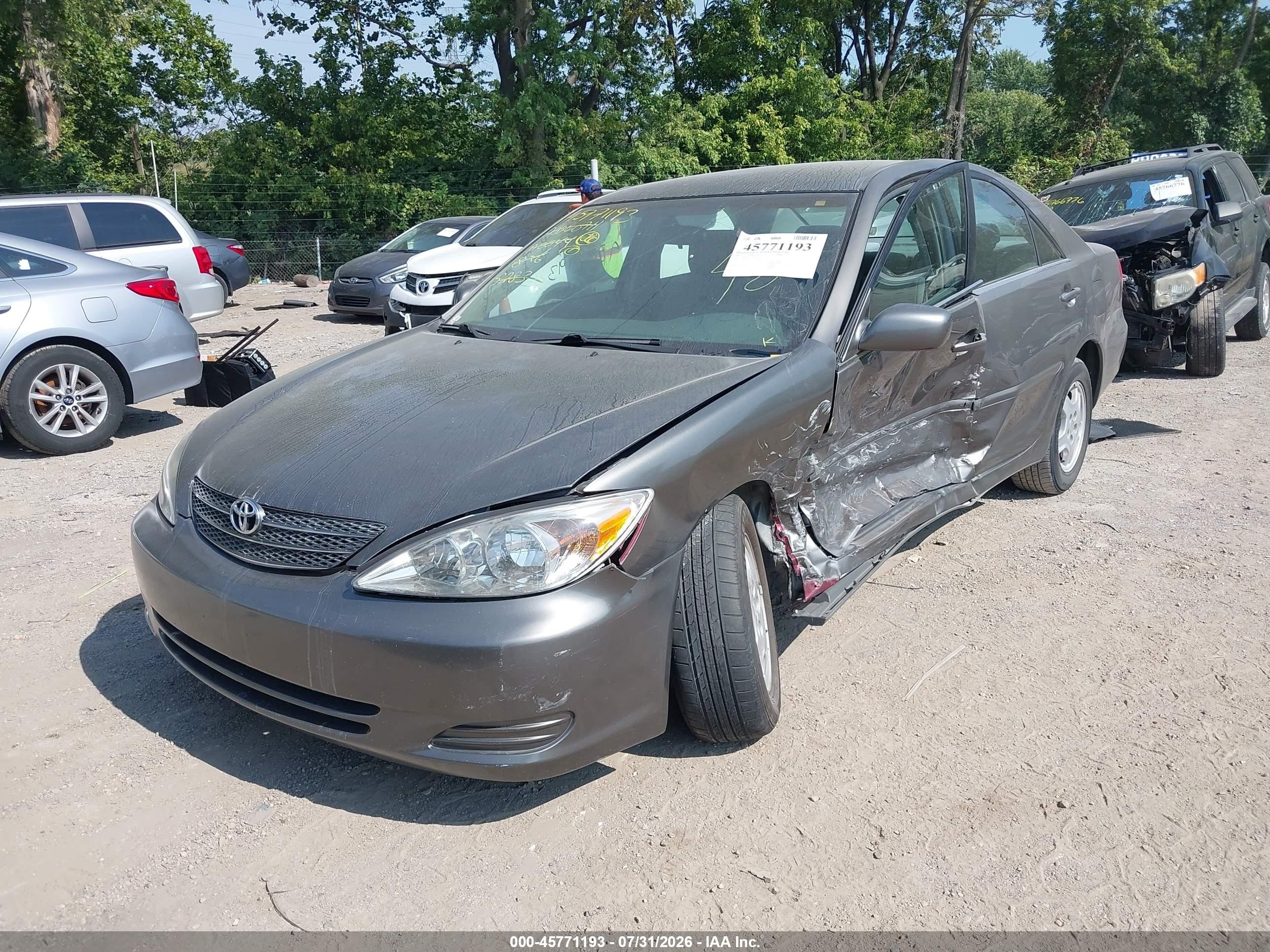2002 Toyota Camry Le Gray vin: 4T1BF32K32U528355