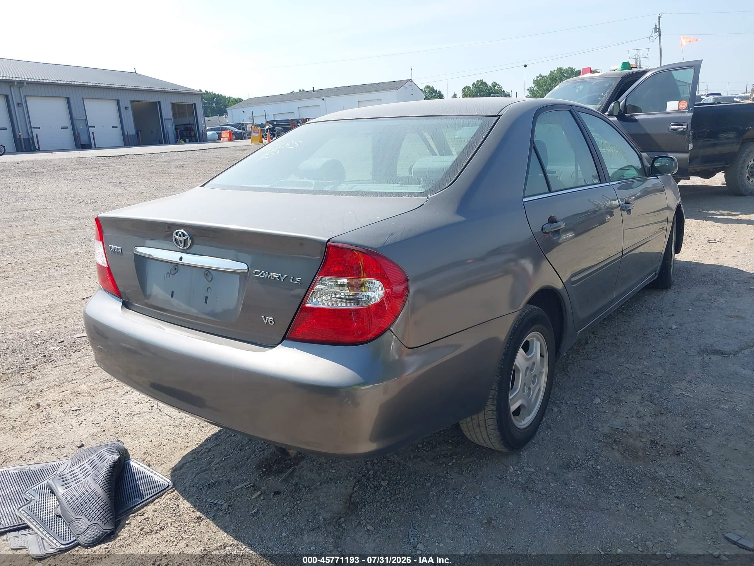 2002 Toyota Camry Le Gray vin: 4T1BF32K32U528355