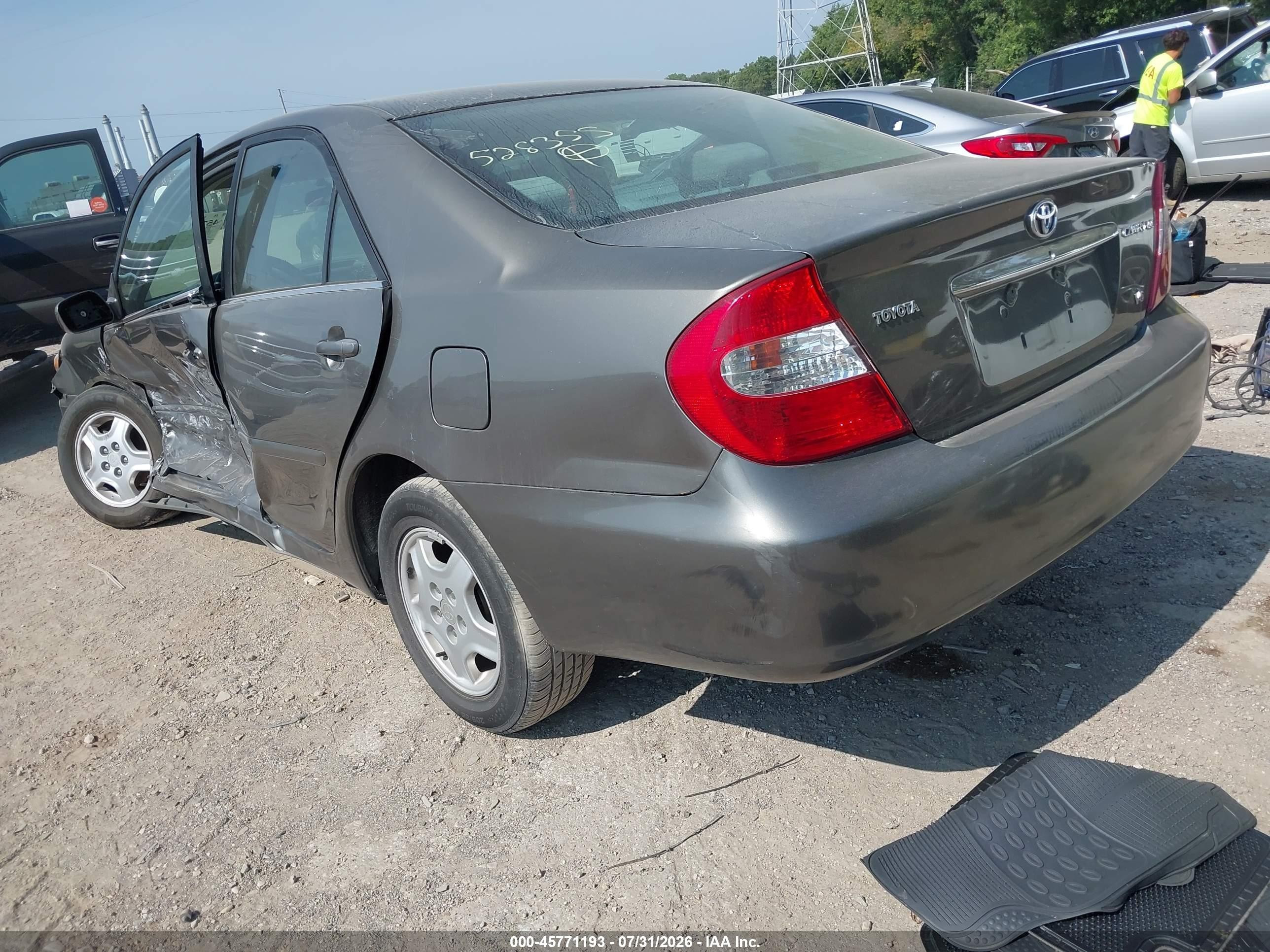 2002 Toyota Camry Le Gray vin: 4T1BF32K32U528355