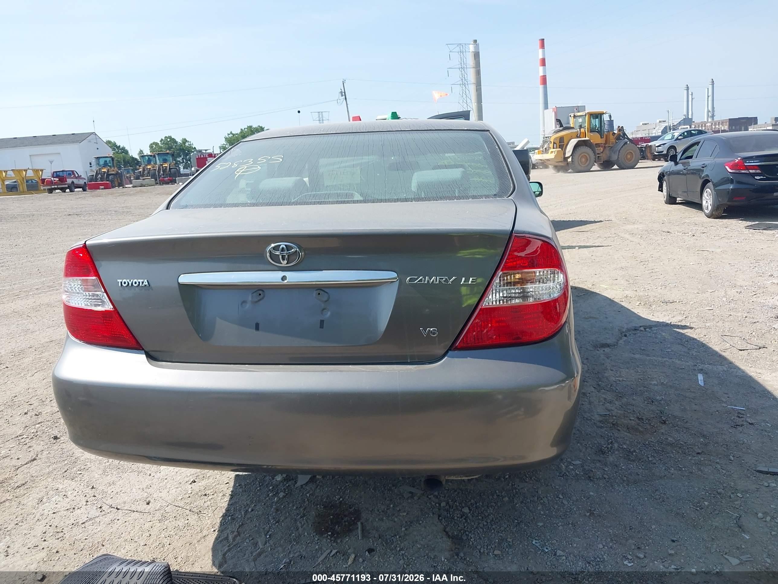 2002 Toyota Camry Le Gray vin: 4T1BF32K32U528355