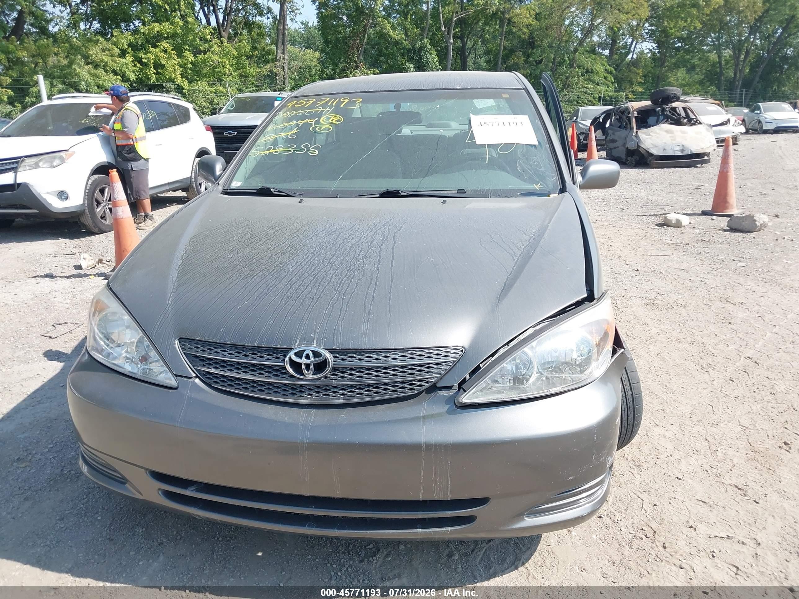 2002 Toyota Camry Le Gray vin: 4T1BF32K32U528355