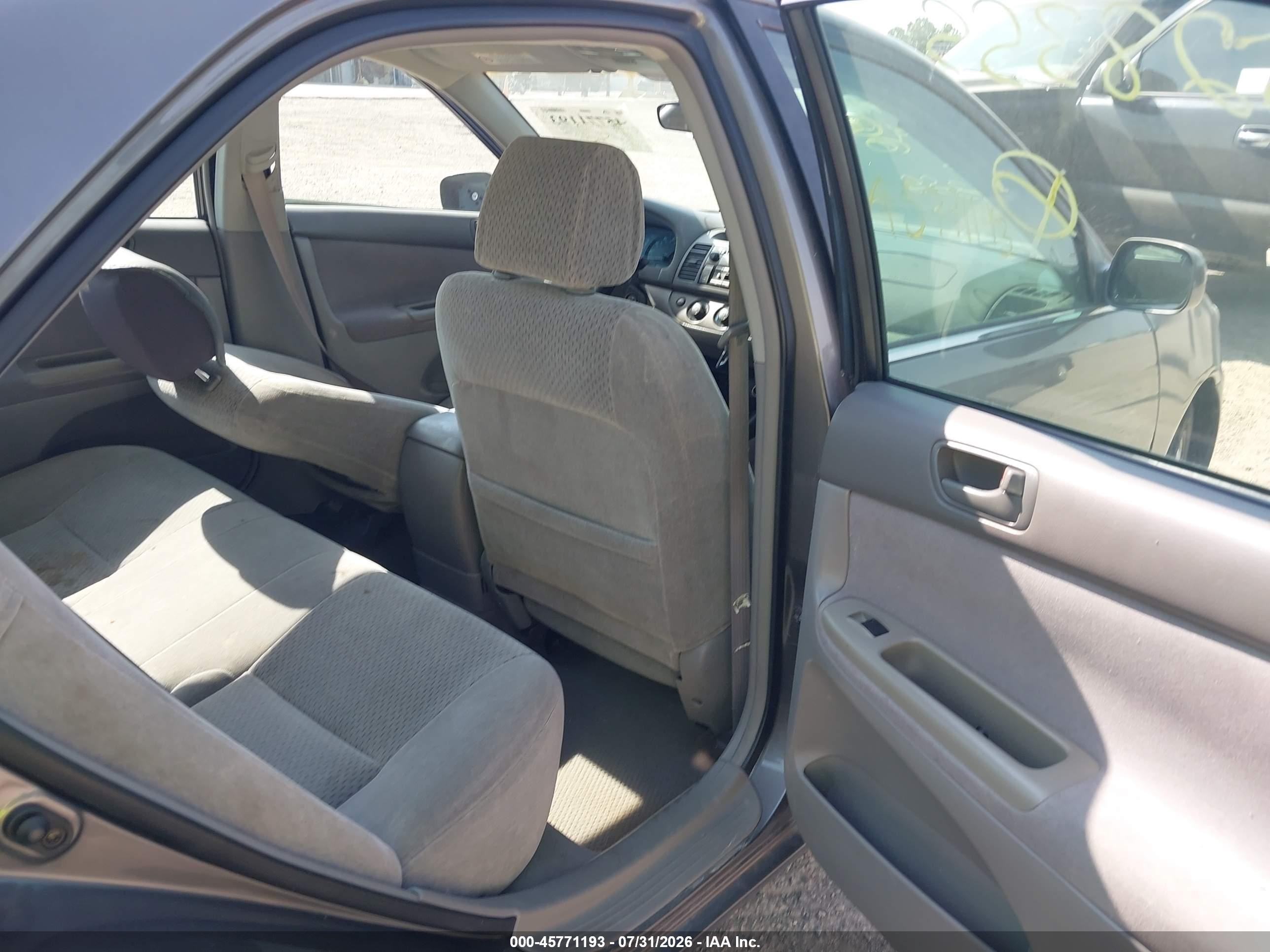 2002 Toyota Camry Le Gray vin: 4T1BF32K32U528355