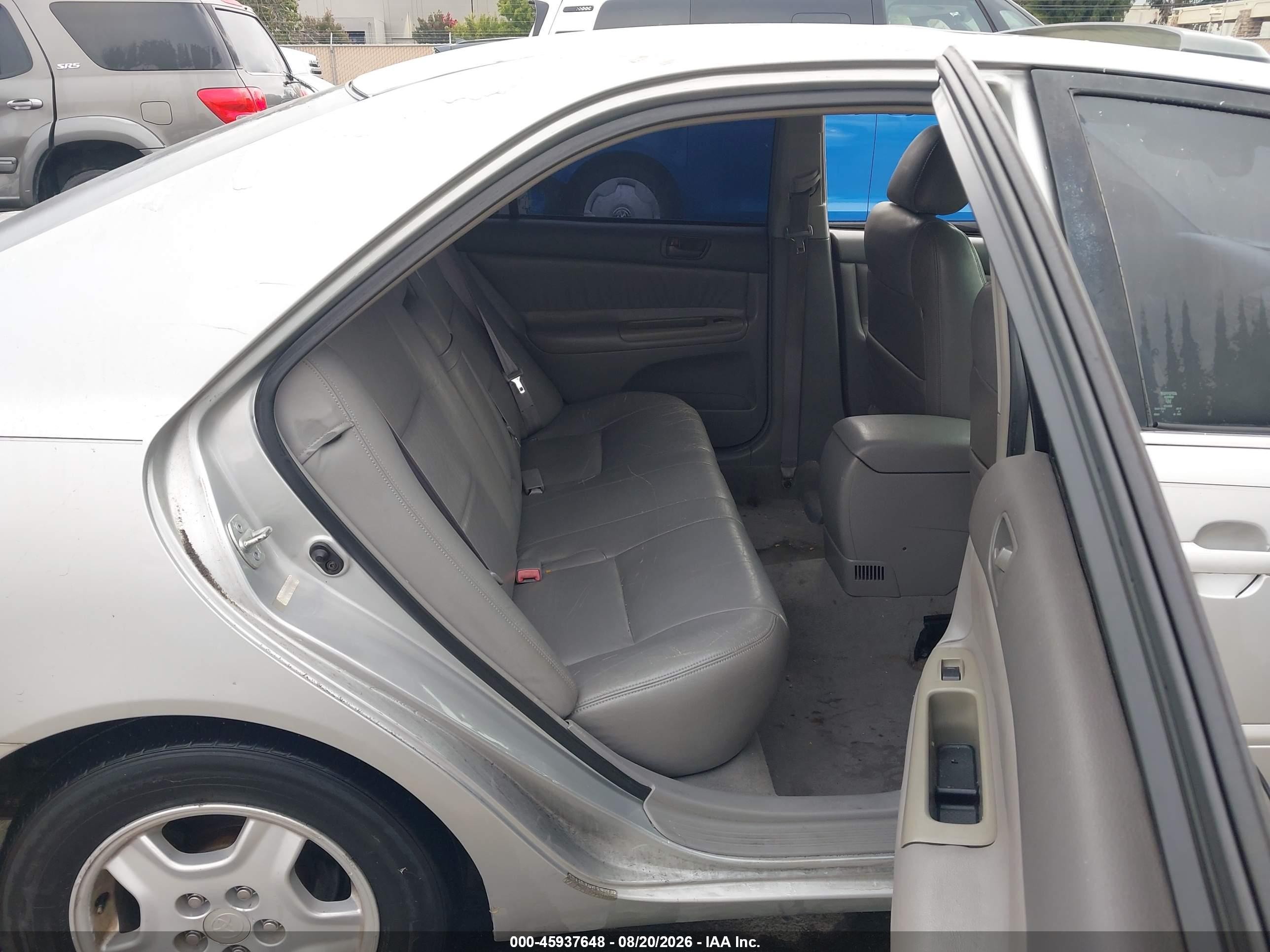 2002 Toyota Camry Le Silver vin: 4T1BF32K32U533748