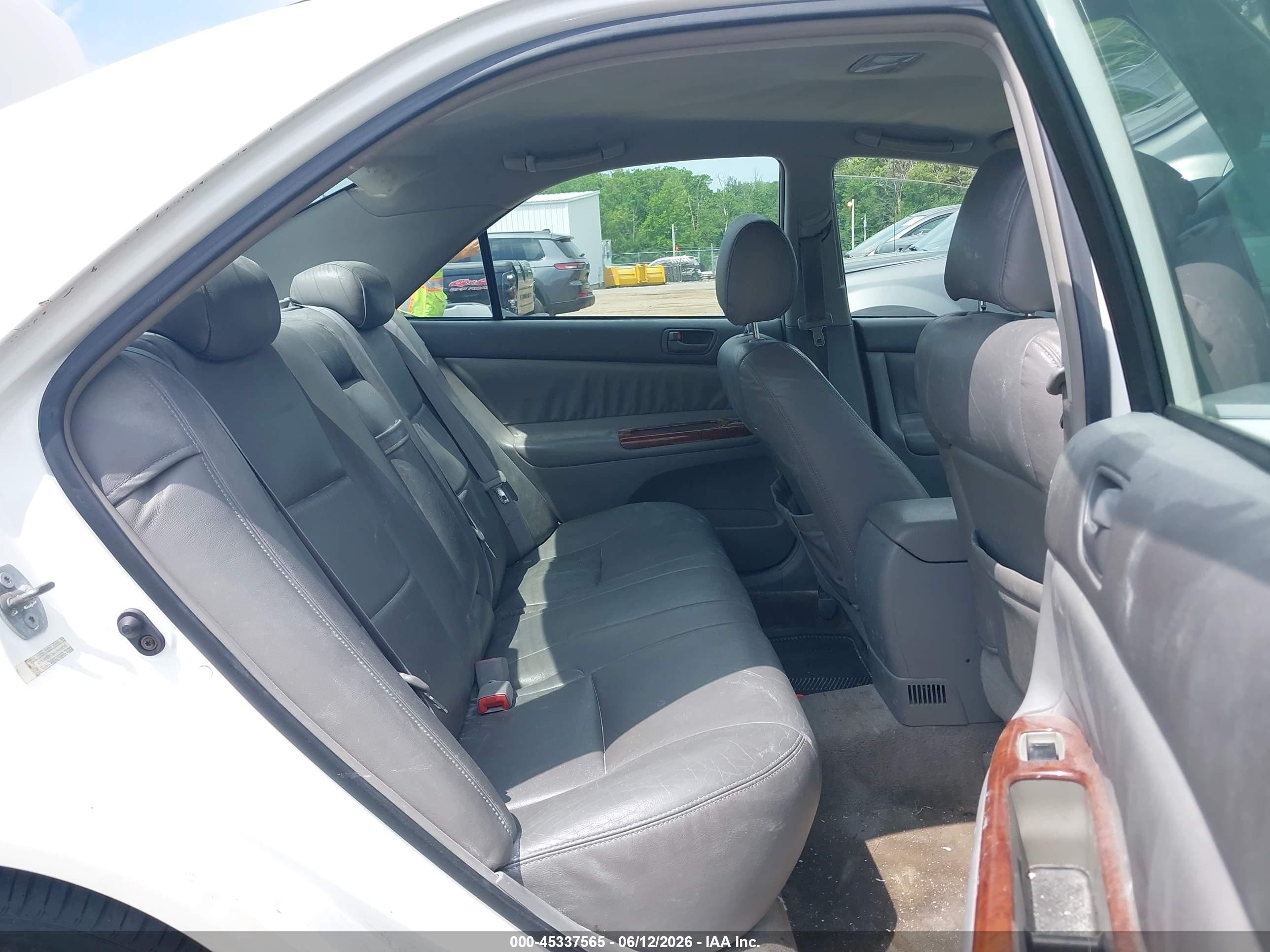 2004 Toyota Camry Le V6 White vin: 4T1BF32K34U063238