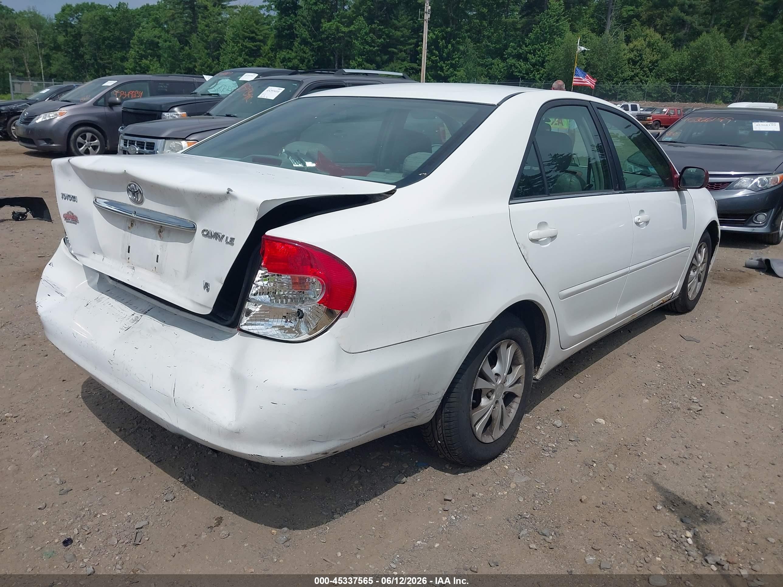 2004 Toyota Camry Le V6 White vin: 4T1BF32K34U063238
