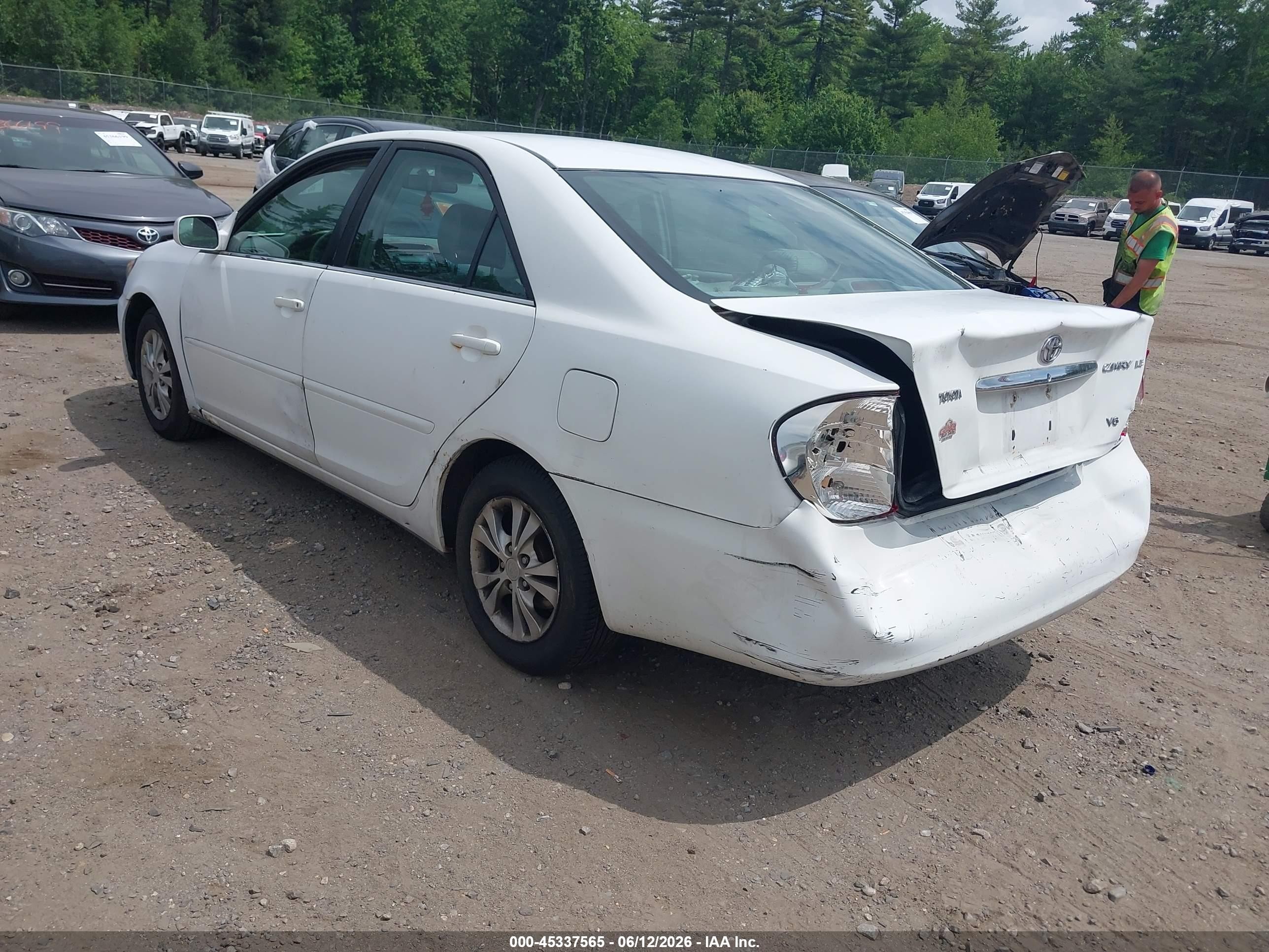 2004 Toyota Camry Le V6 White vin: 4T1BF32K34U063238