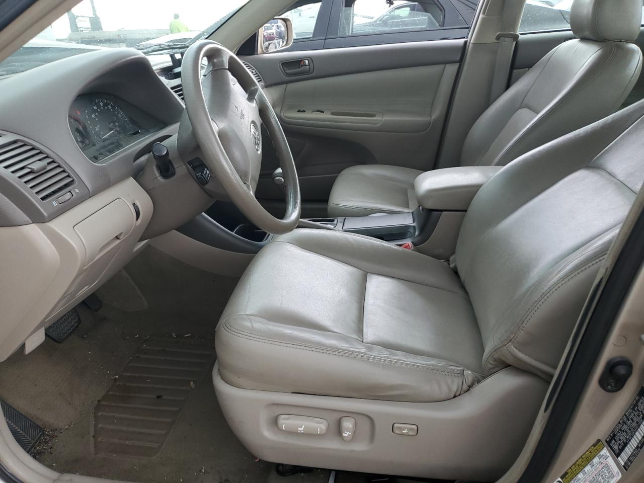 2004 Toyota 06 Bedlnr Gold vin: 4T1BF32K34U577056