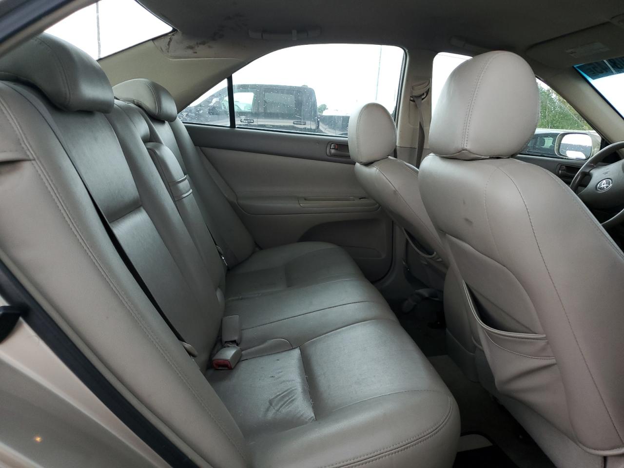 2004 Toyota 06 Bedlnr Gold vin: 4T1BF32K34U577056