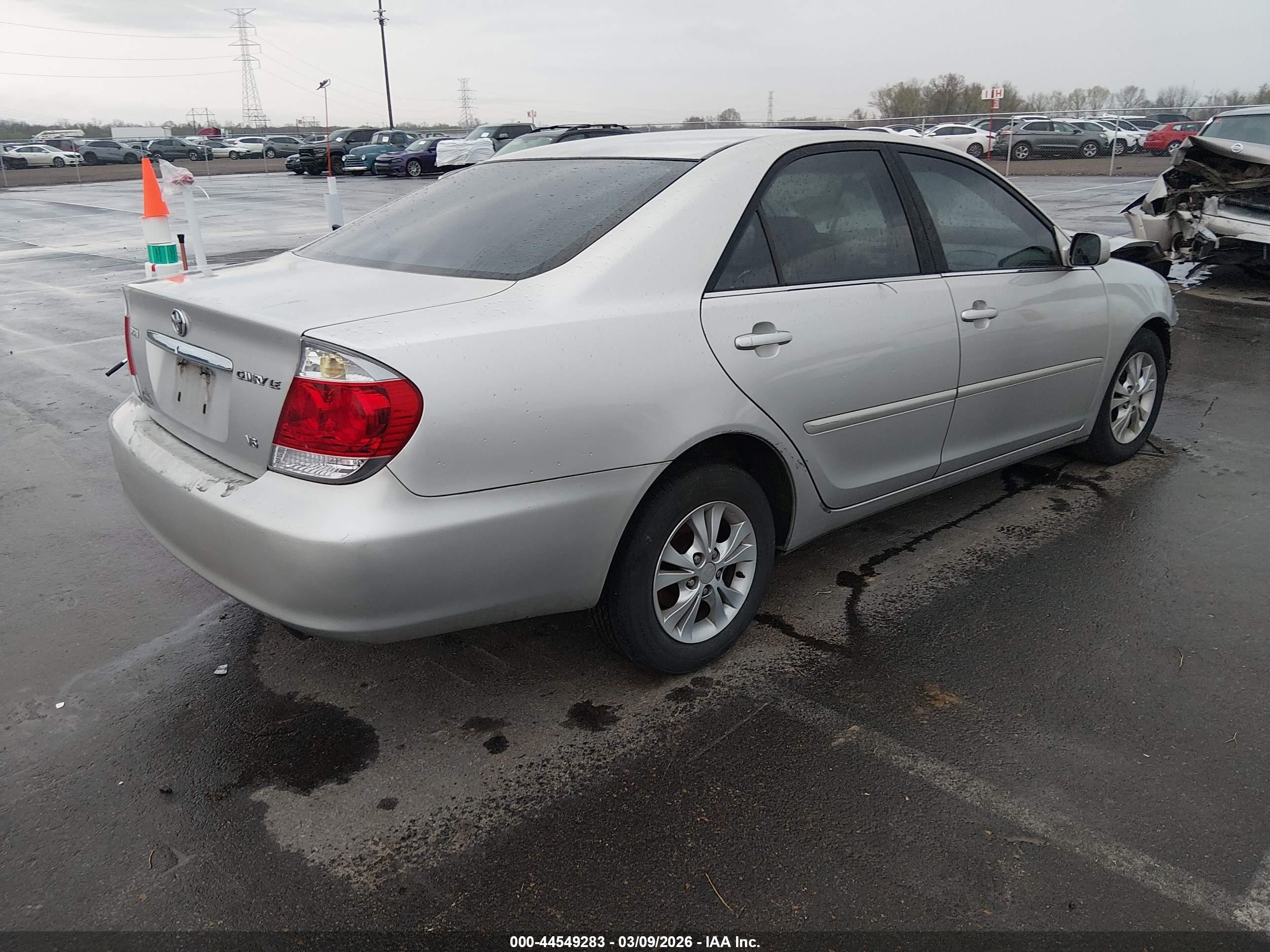 2005 Toyota Camry Le V6 Серый vin: 4T1BF32K35U591234