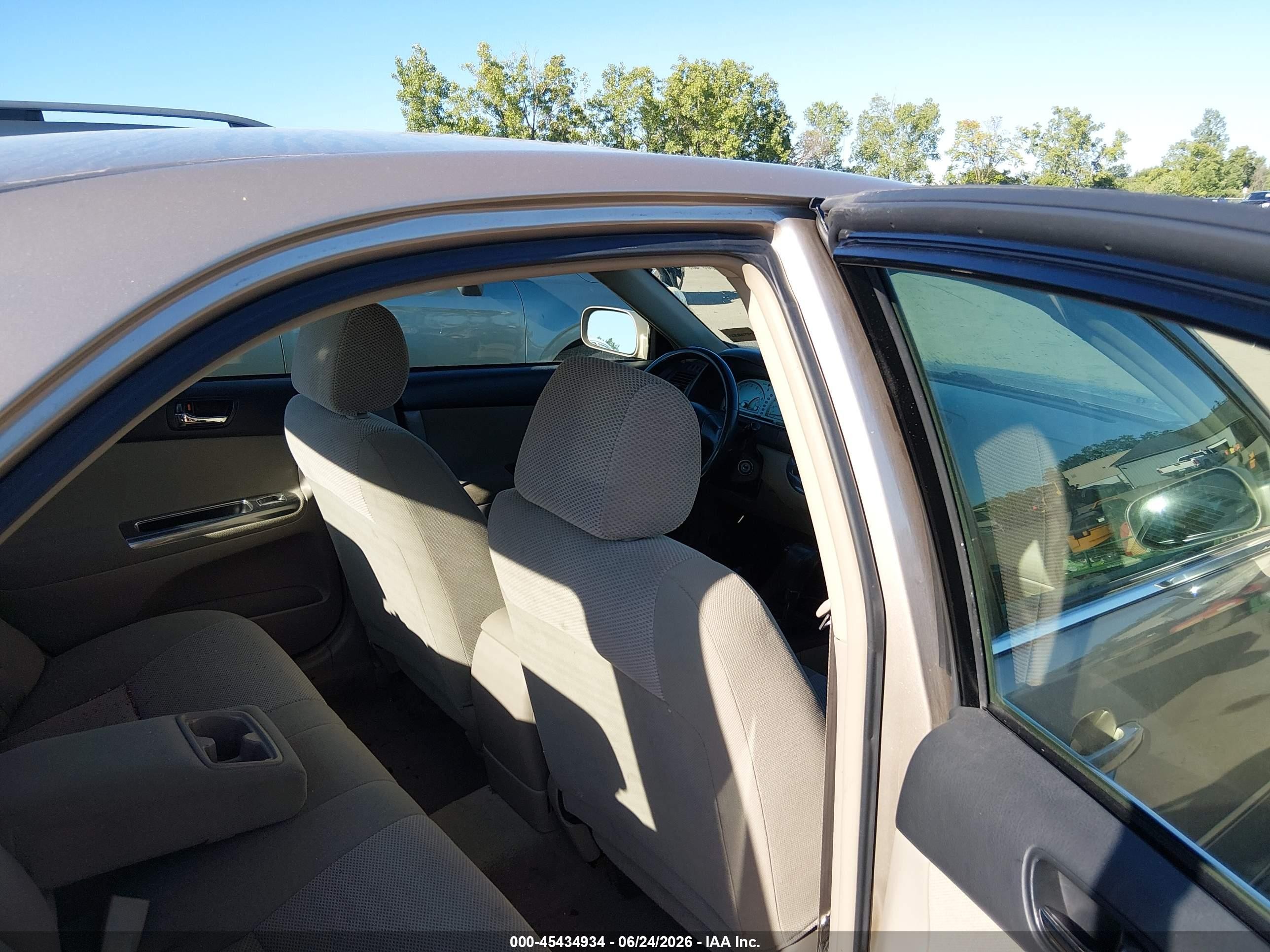 2002 Toyota Camry Se Gold vin: 4T1BF32K42U015566