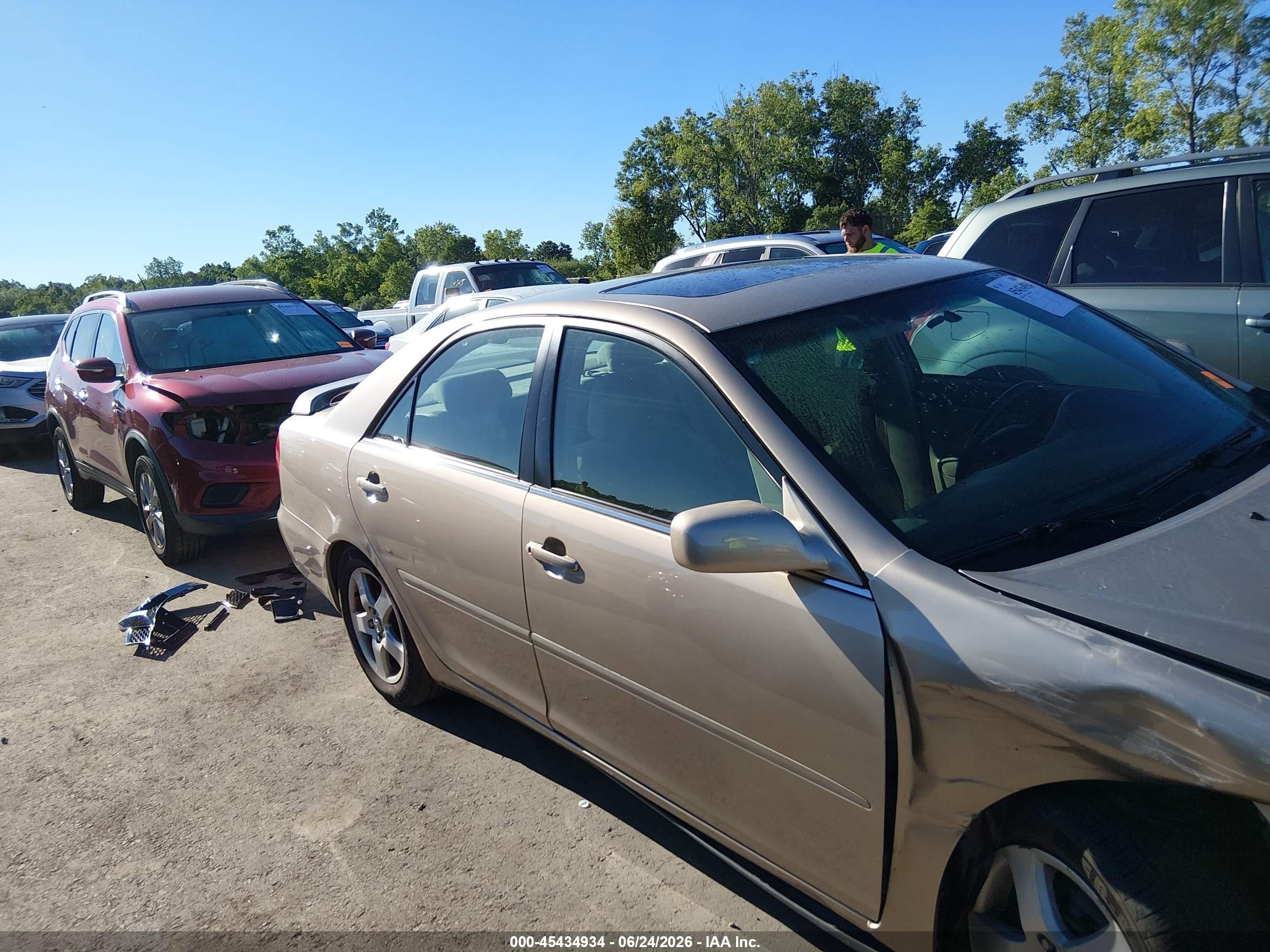 2002 Toyota Camry Se Gold vin: 4T1BF32K42U015566