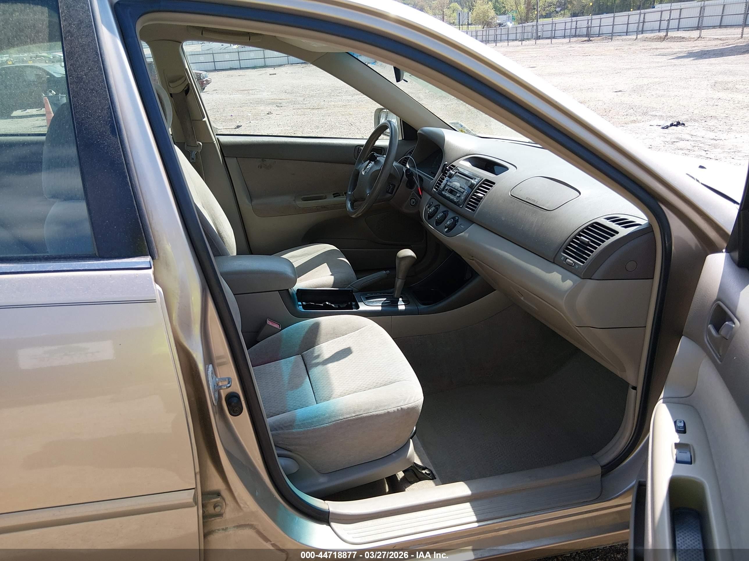 2003 Toyota Camry Le V6 Champagne vin: 4T1BF32K43U039738