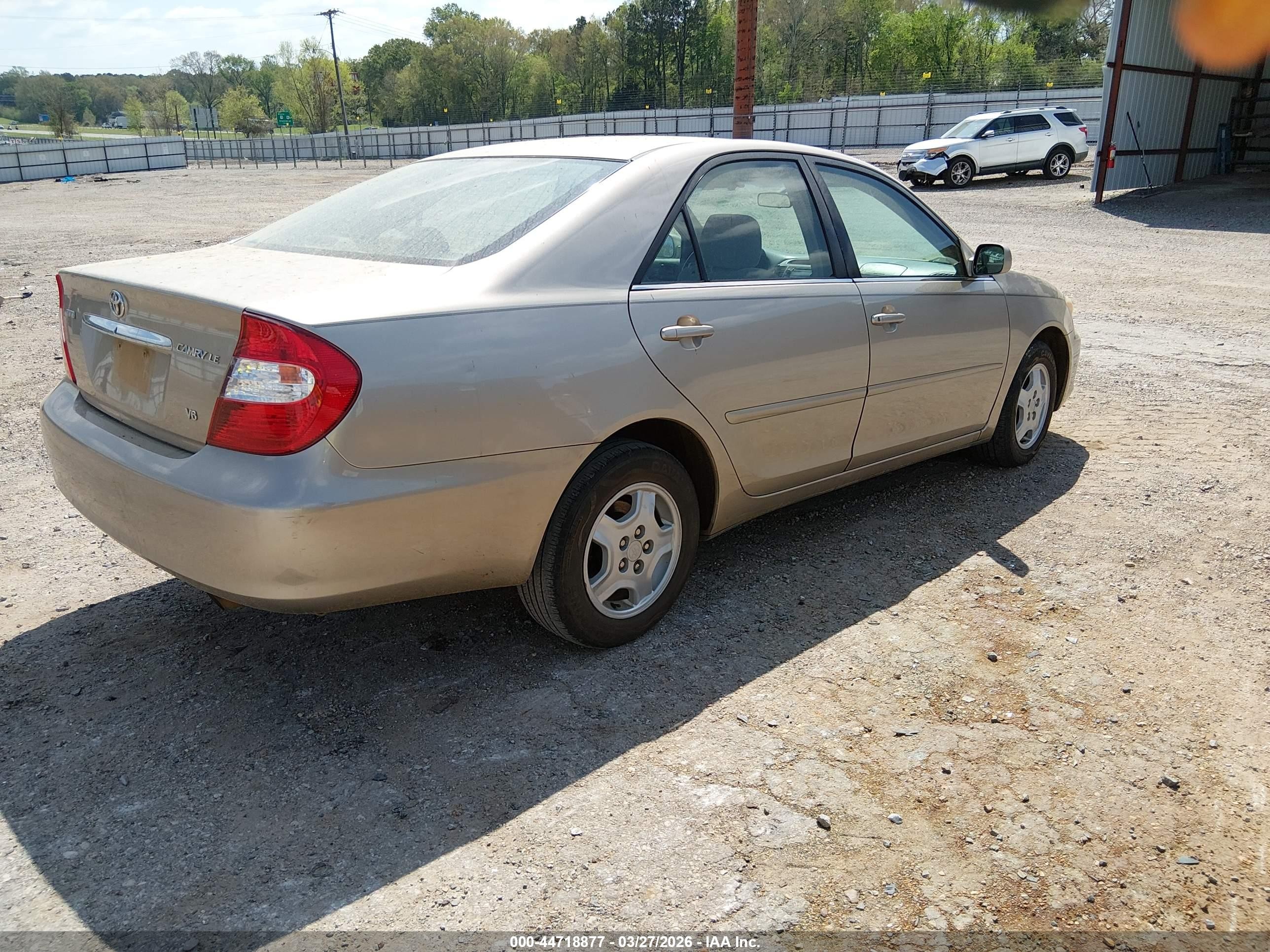2003 Toyota Camry Le V6 Champagne vin: 4T1BF32K43U039738