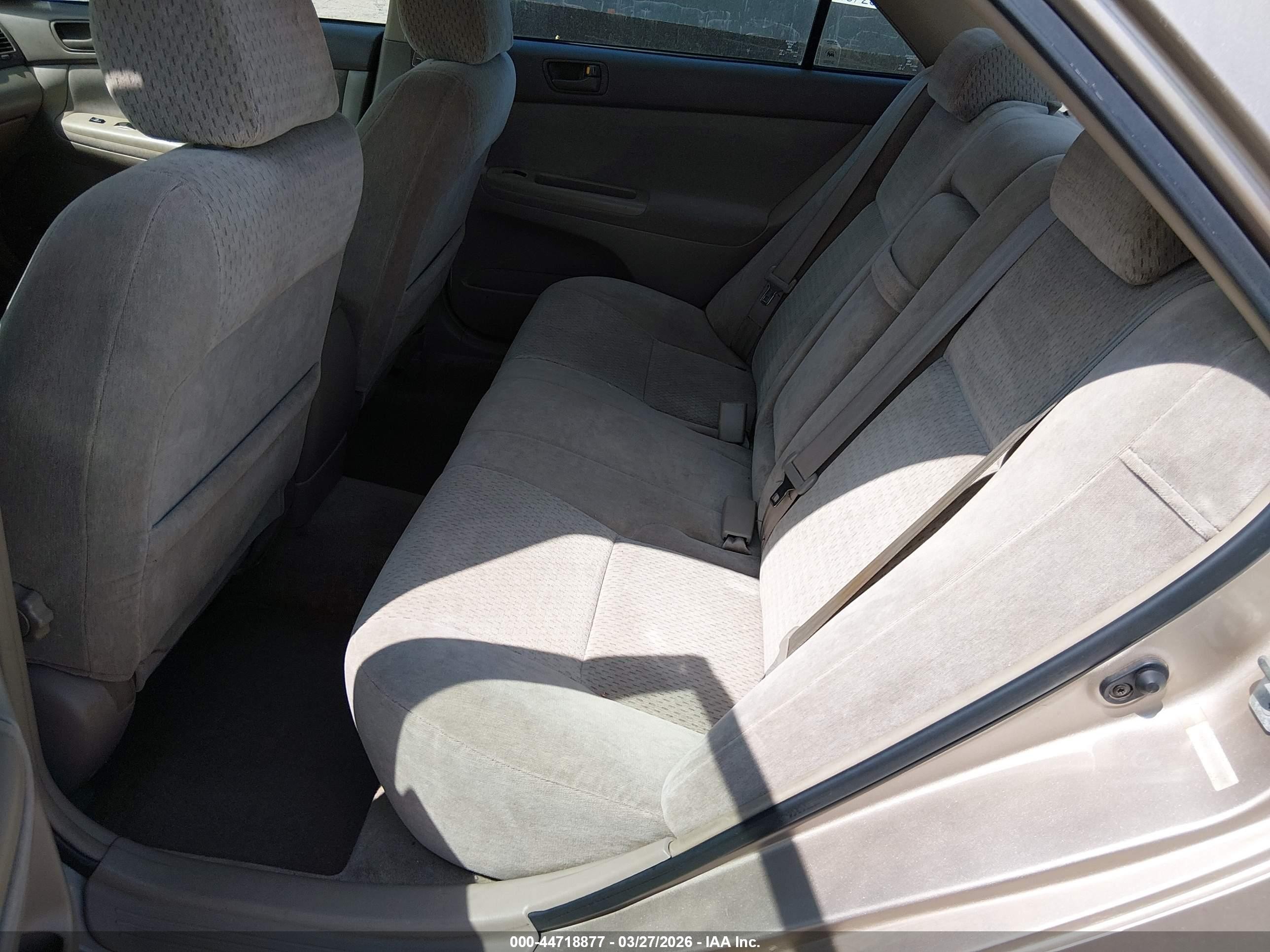 2003 Toyota Camry Le V6 Champagne vin: 4T1BF32K43U039738