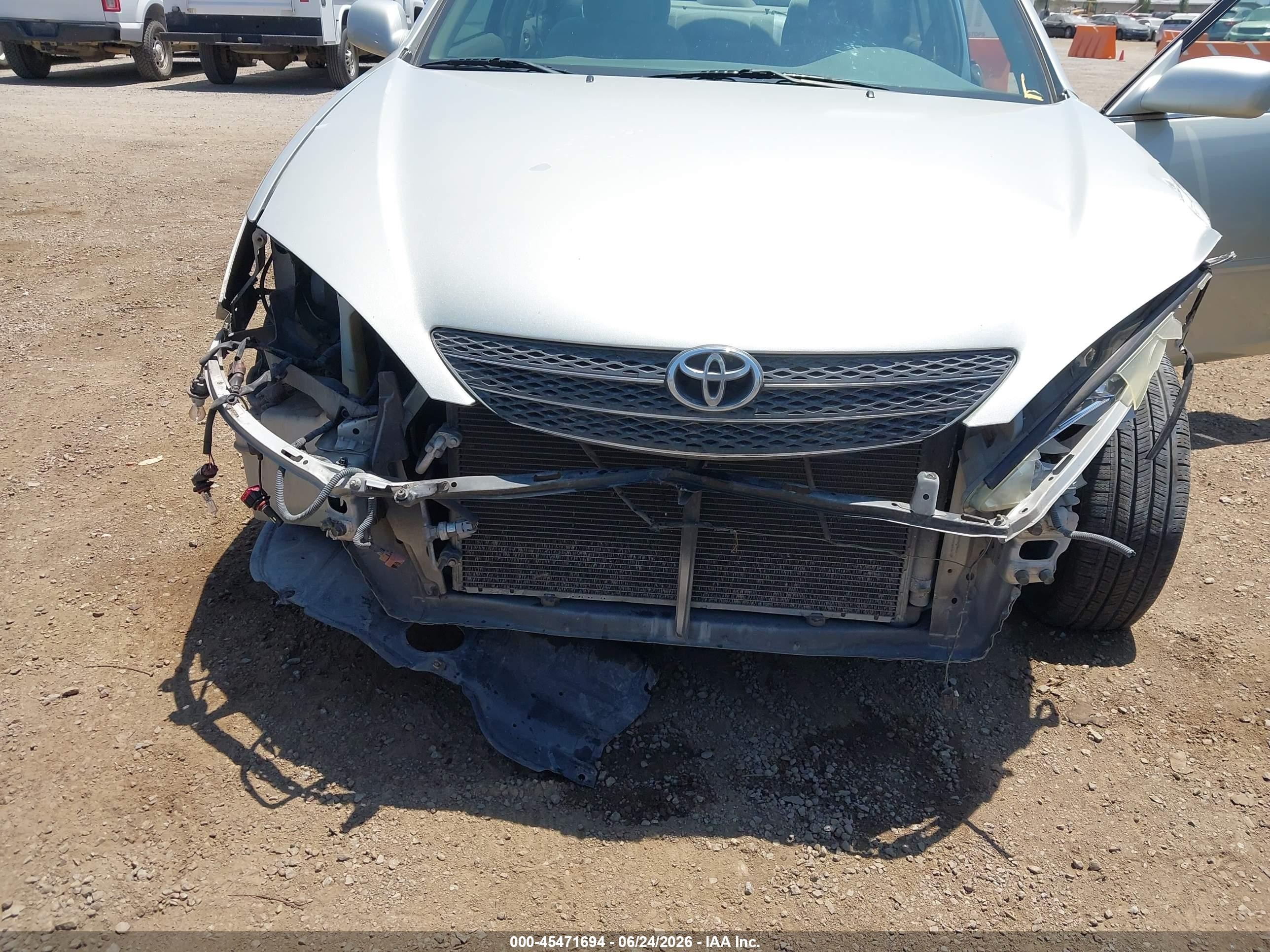 2003 Toyota Camry Le V6 White vin: 4T1BF32K43U043580