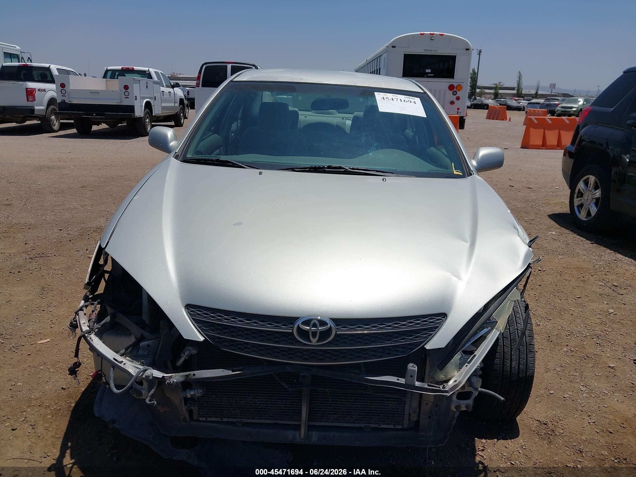 2003 Toyota Camry Le V6 White vin: 4T1BF32K43U043580