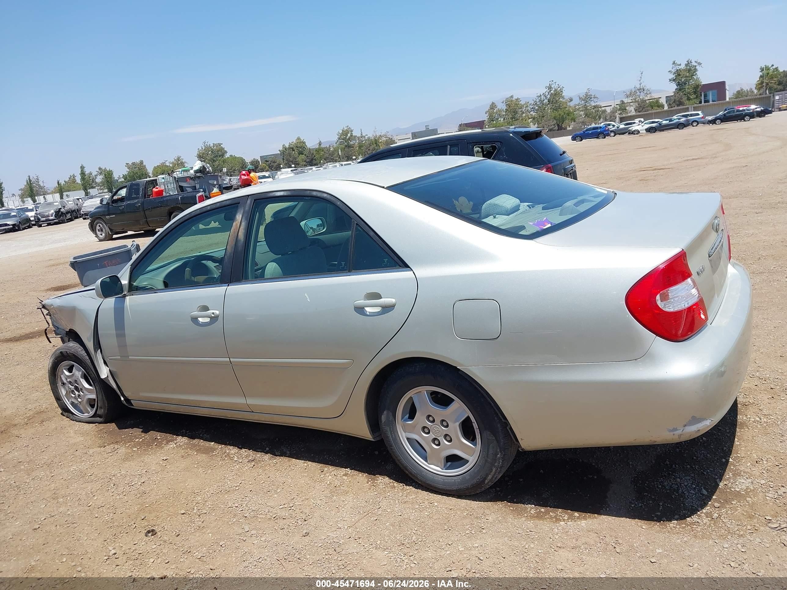2003 Toyota Camry Le V6 White vin: 4T1BF32K43U043580