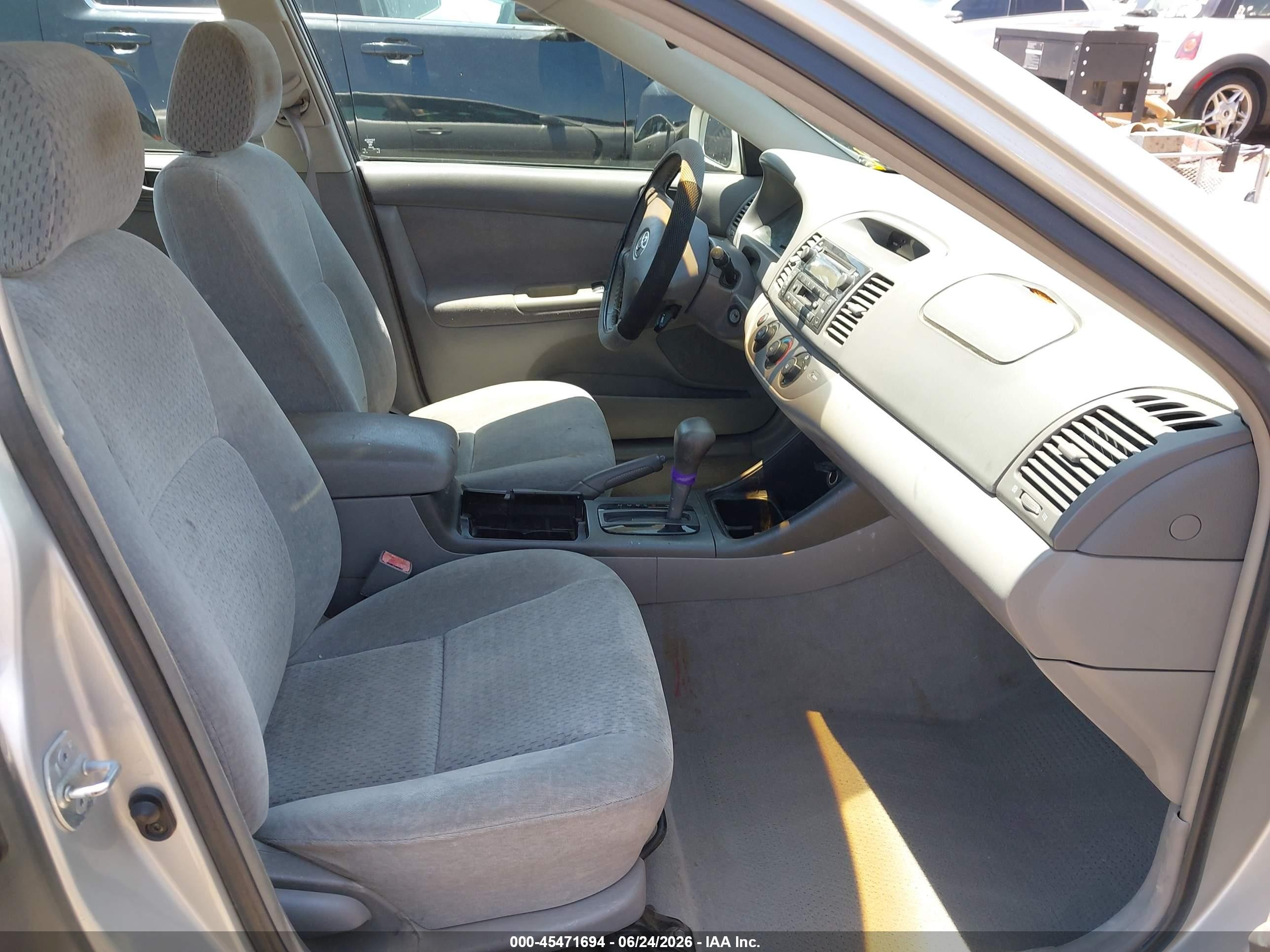 2003 Toyota Camry Le V6 White vin: 4T1BF32K43U043580