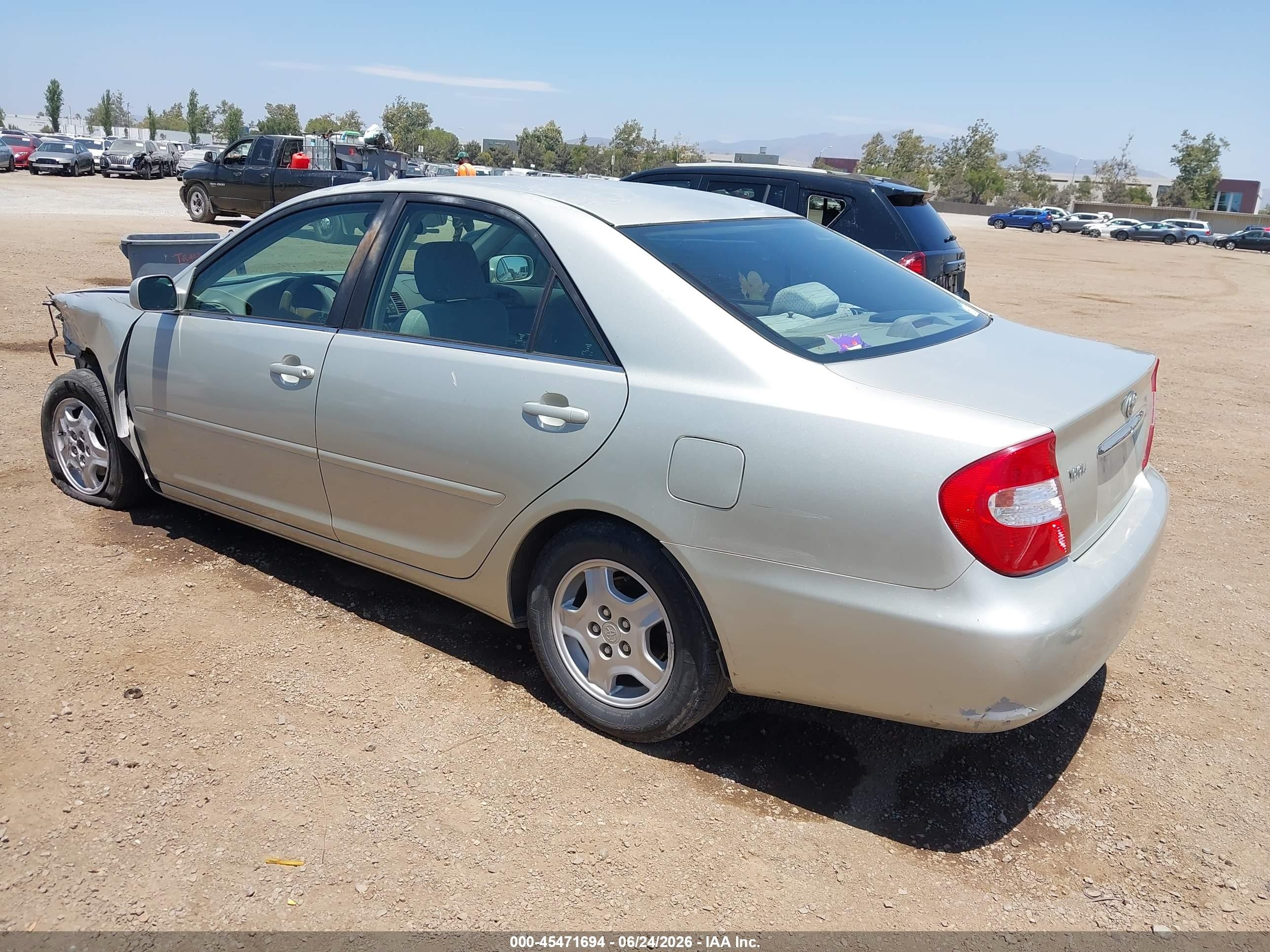 2003 Toyota Camry Le V6 White vin: 4T1BF32K43U043580