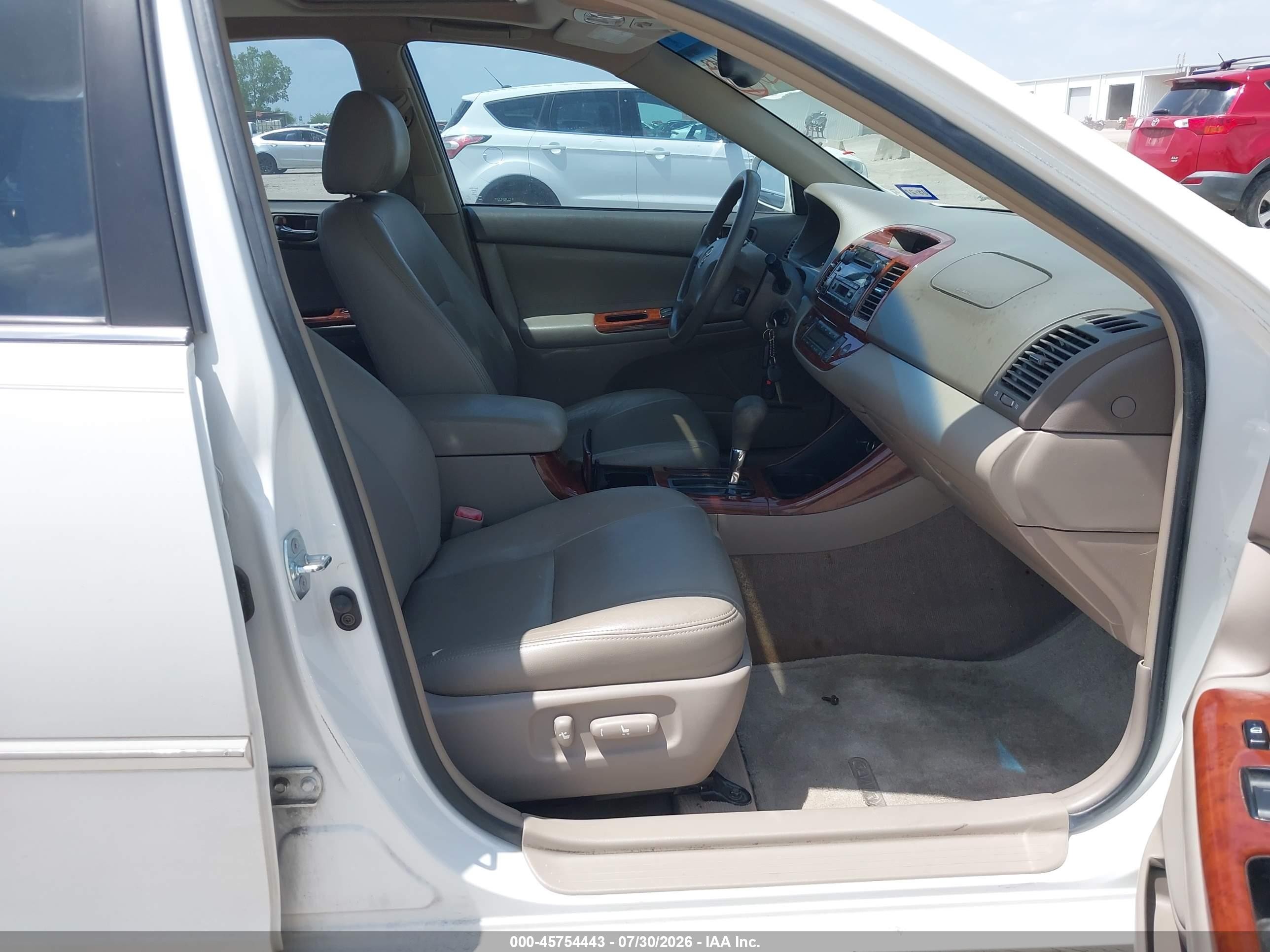 2004 Toyota Camry Xle V6 White vin: 4T1BF32K44U079786