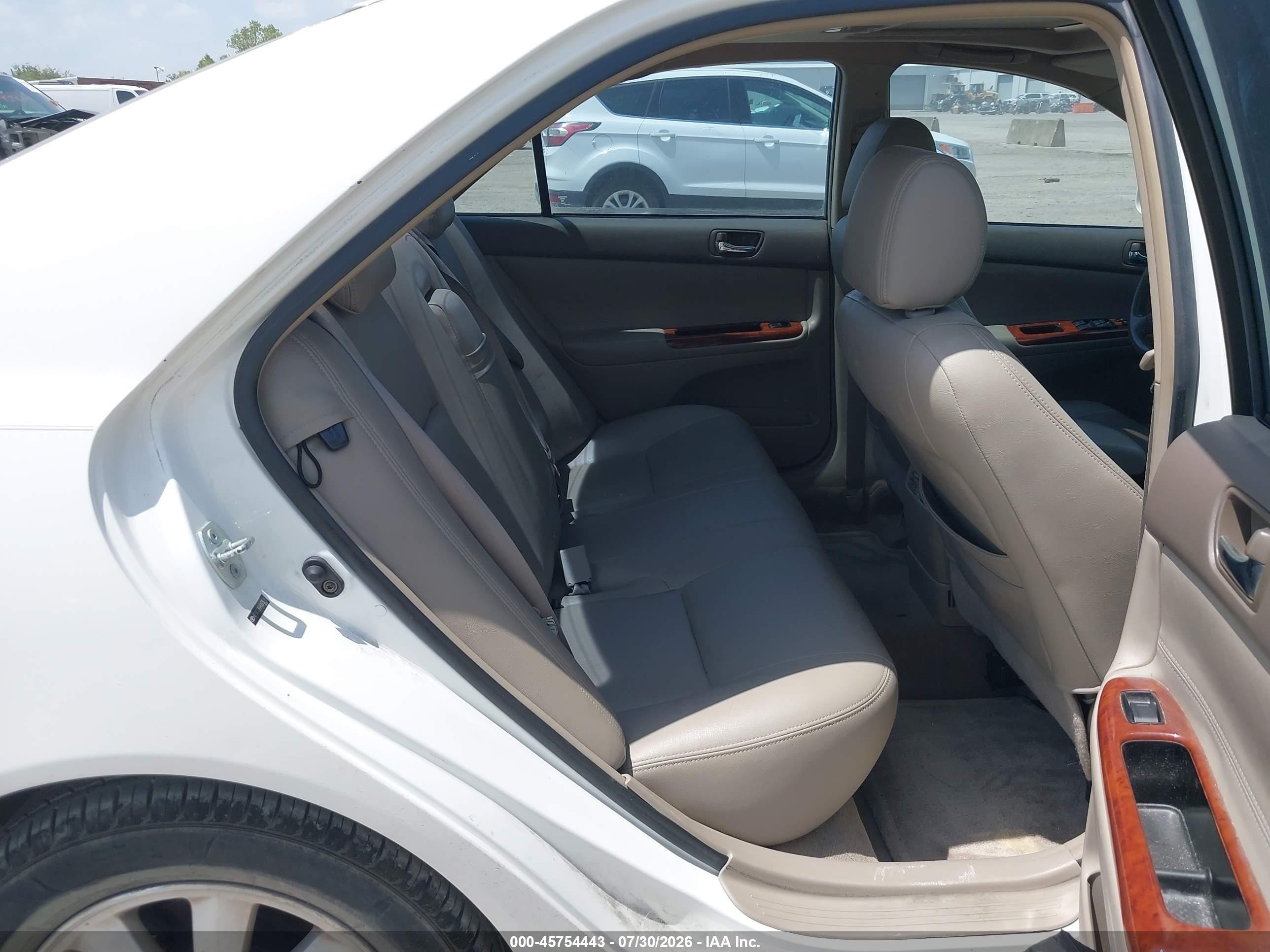 2004 Toyota Camry Xle V6 White vin: 4T1BF32K44U079786
