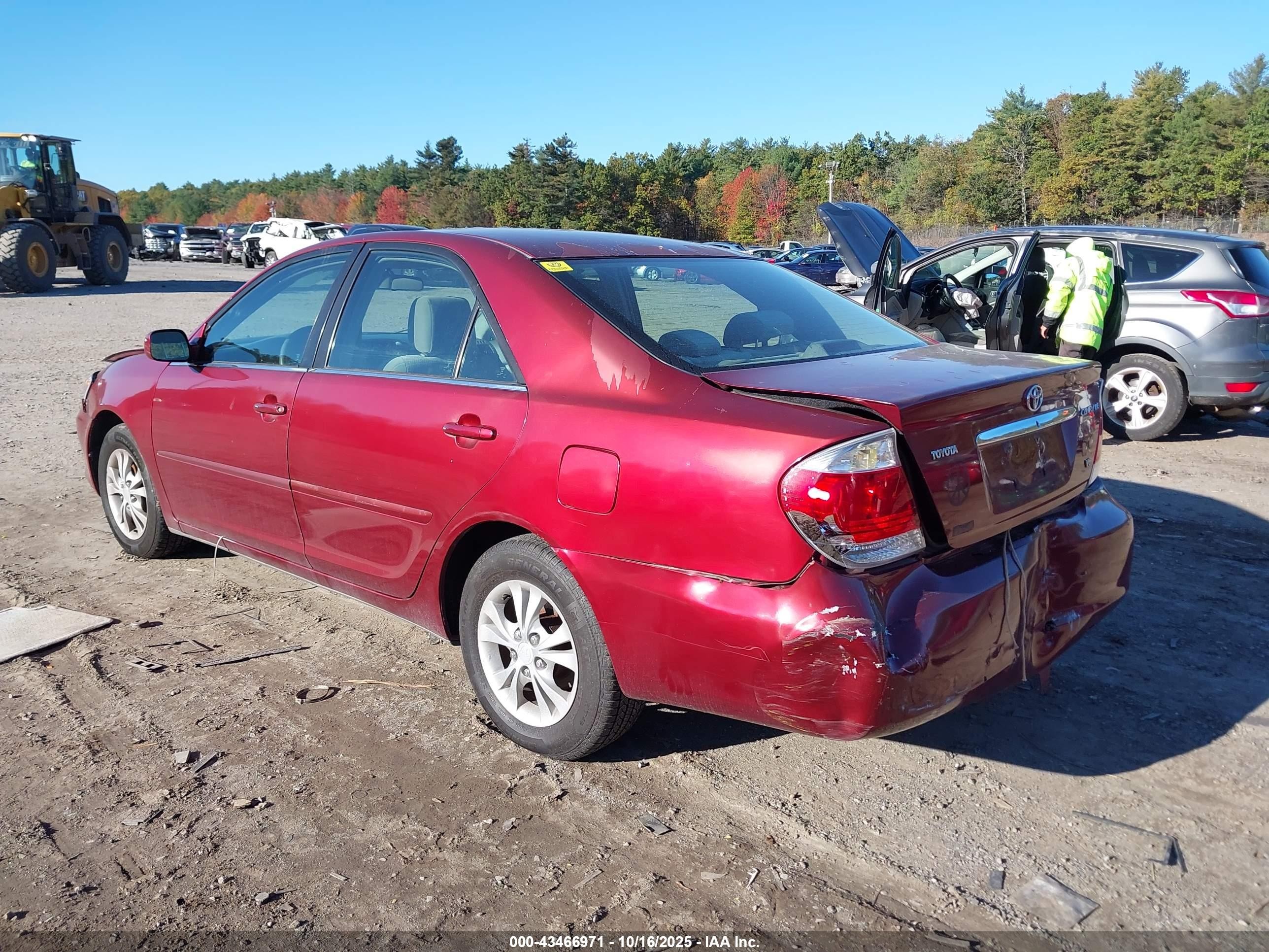 2005 Toyota Camry Le V6 Red vin: 4T1BF32K45U097660